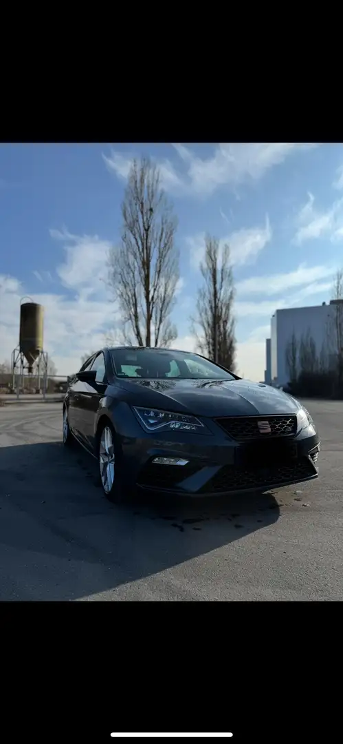 SEAT Leon Seat 2.0 TSI, cupra 290 PS Grau - 2