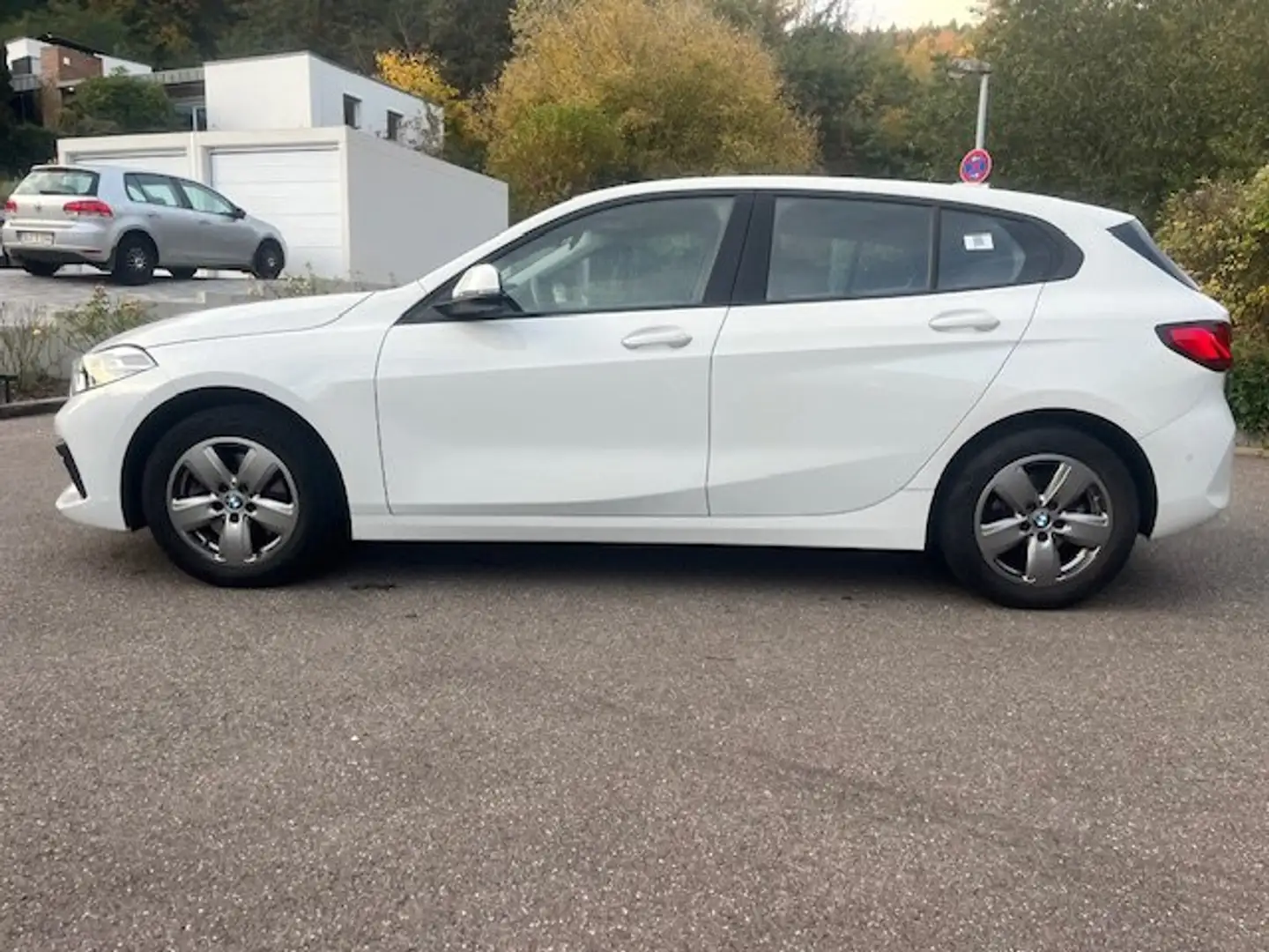 BMW 118 118 i Advantage/1.Hd/Led/Navi/LiveCP/SHZ/AppleCar/ Weiß - 1
