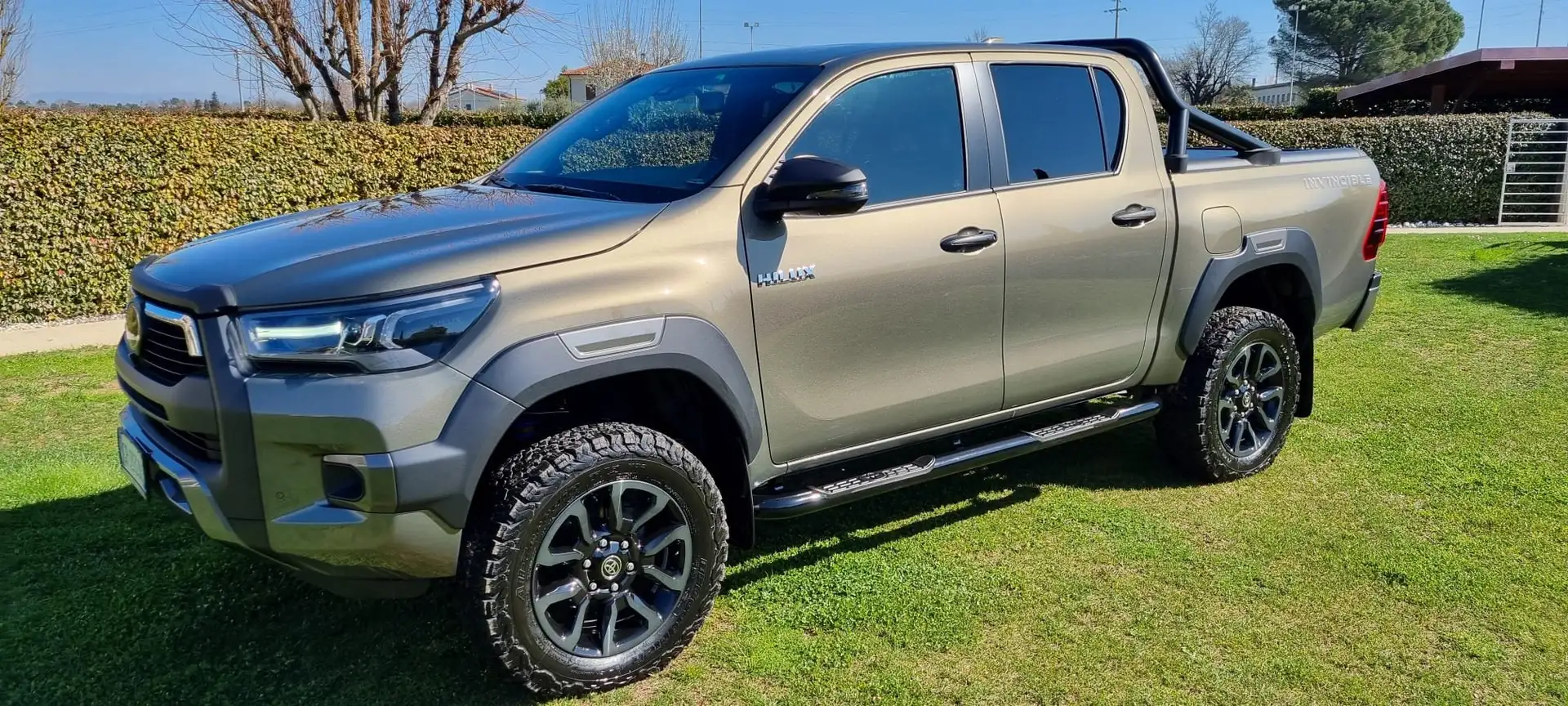 Toyota Hilux 2.8 d double cab Invincible 4wd auto 204 cv Bronzo - 1