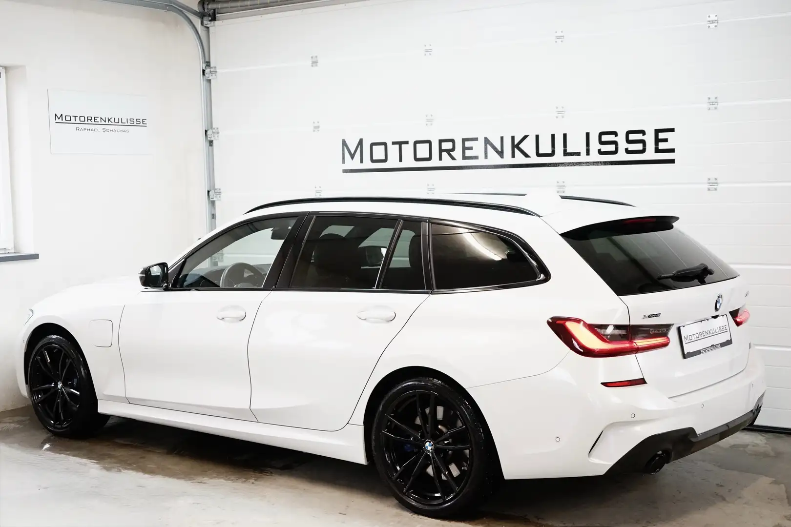BMW 330 330e xDrive Touring M Sport Aut AHK - HeadUp - H/K Bianco - 2