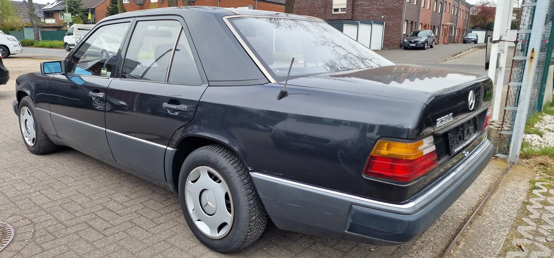 Mercedes-Benz E 230 E230 limosine Automatik Euro 2 OldTimer Schwarz - 2