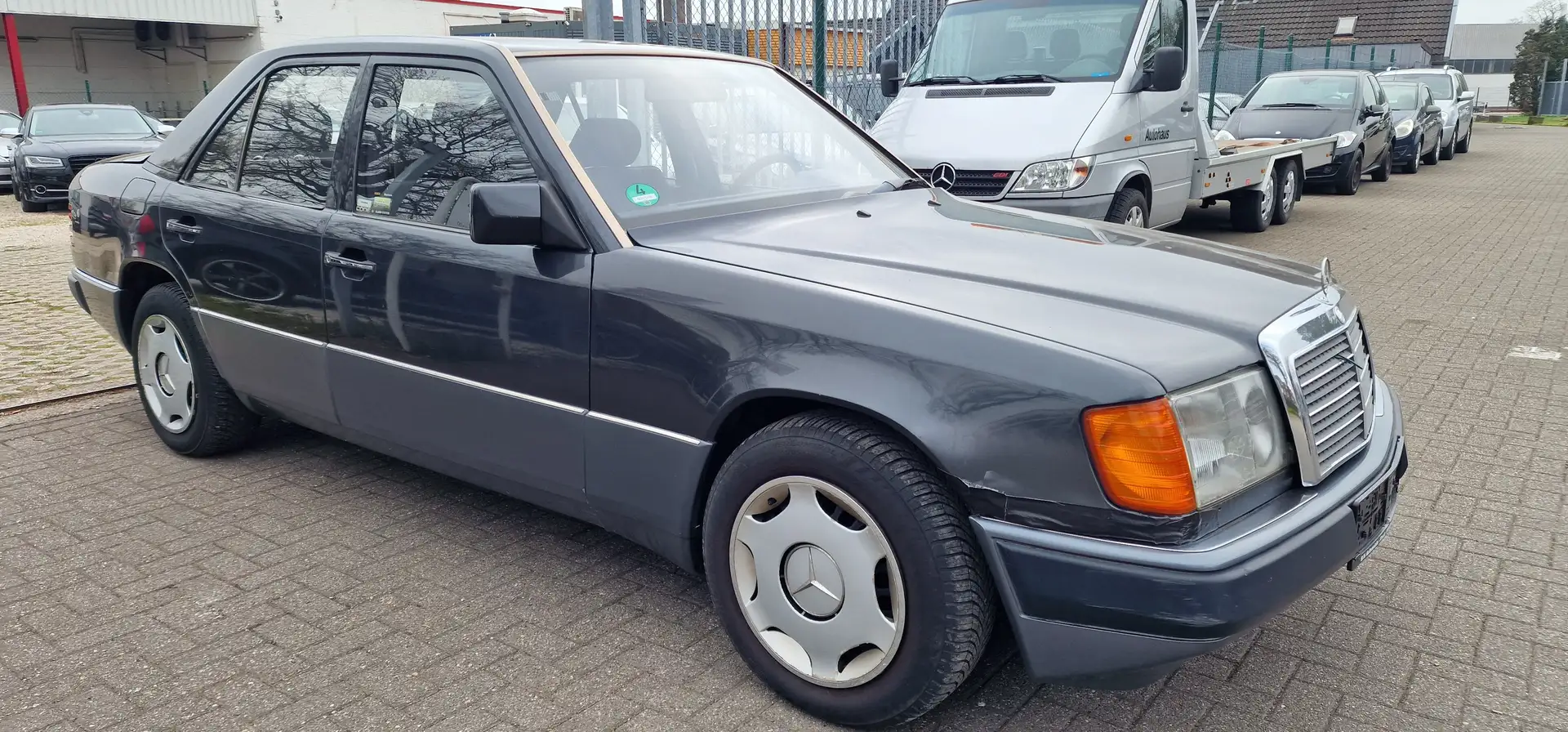 Mercedes-Benz E 230 E230 limosine Automatik Euro 2 OldTimer Schwarz - 1