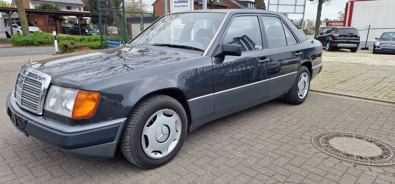 Mercedes-Benz E 230