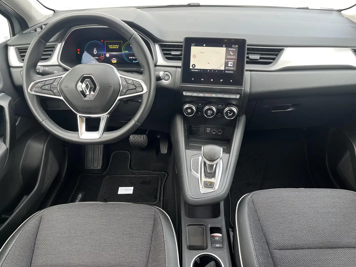 Renault Captur 1.6 E-Tech Plug-in Hybrid 160 Intens / Navigatie / Grijs - 2