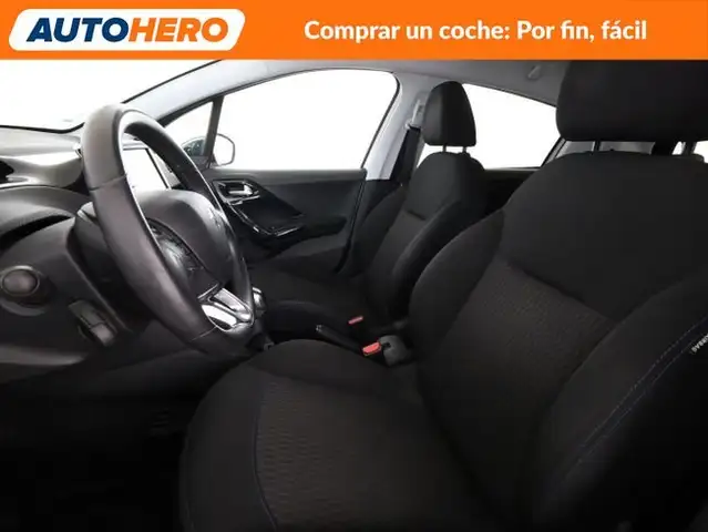 Peugeot 208 view 11