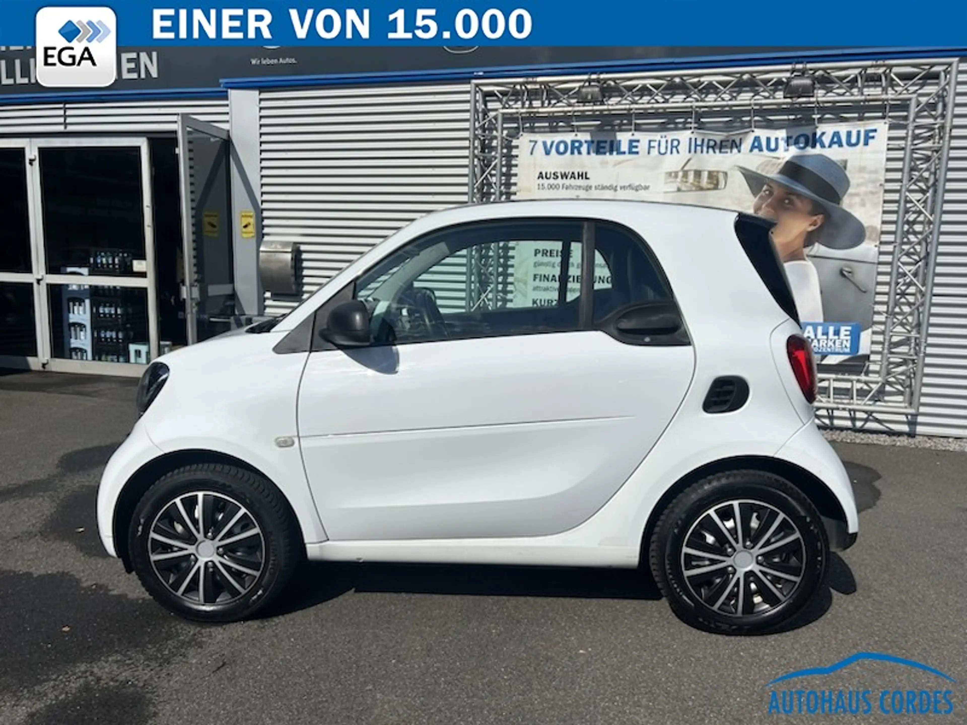 smart forTwo COUPE TWINAMIC KLIMA*PANORAMAD*LEDER*SHZG*NAVI — photo 2