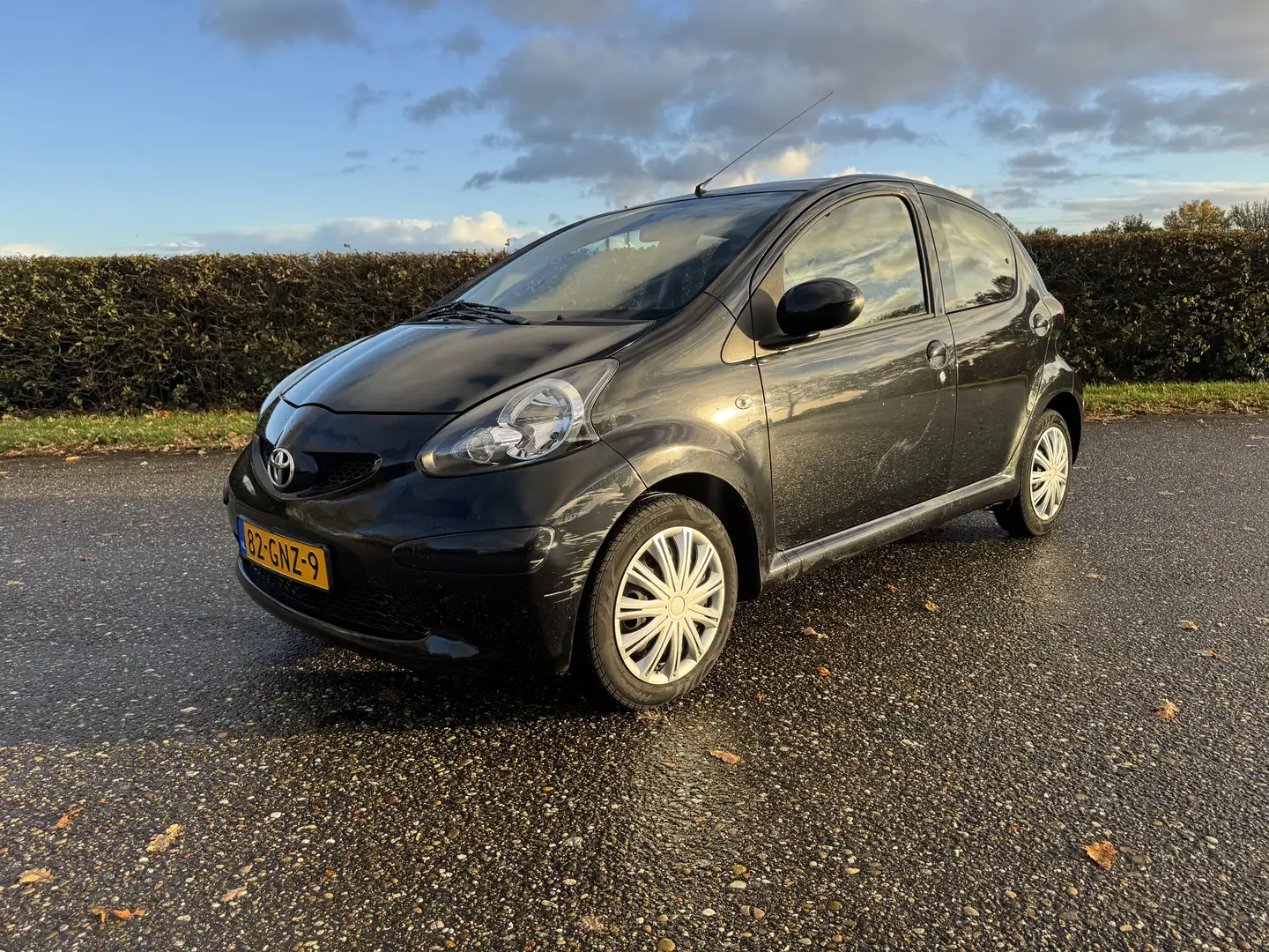 Toyota Aygo 1.0 12V | 5-deurs | Airco Zwart - 2