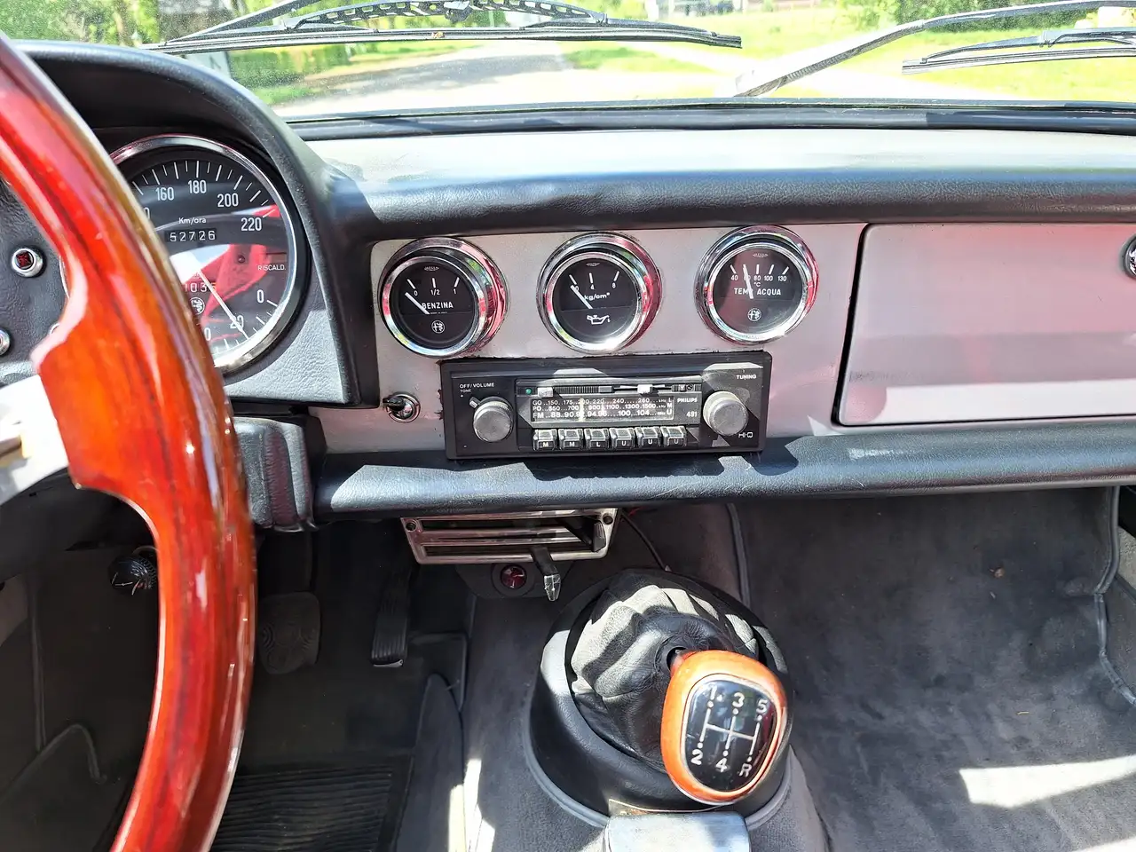 Alfa Romeo Spider 1600 coda tronca (1979) zilver/rood, gerestaureerd, foto 12