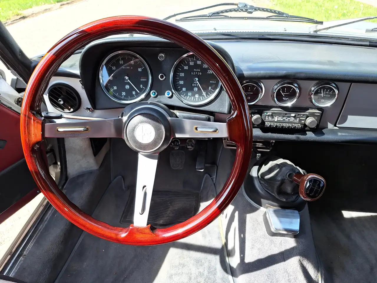 Alfa Romeo Spider 1600 coda tronca (1979) zilver/rood, gerestaureerd, foto 6