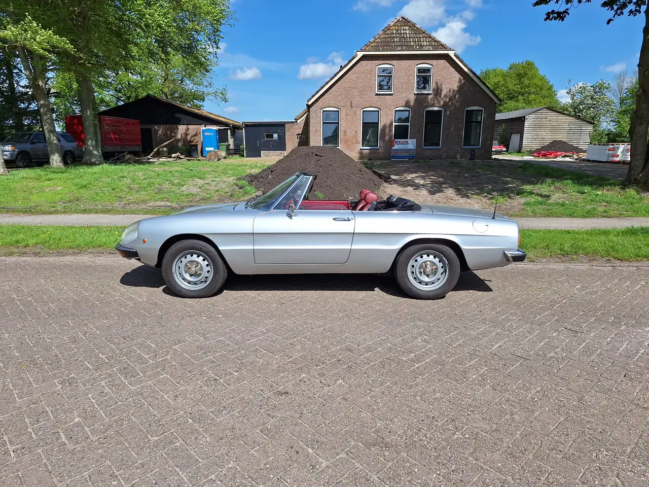 Alfa Romeo Spider 1600 coda tronca (1979) zilver/rood, gerestaureerd, foto 9