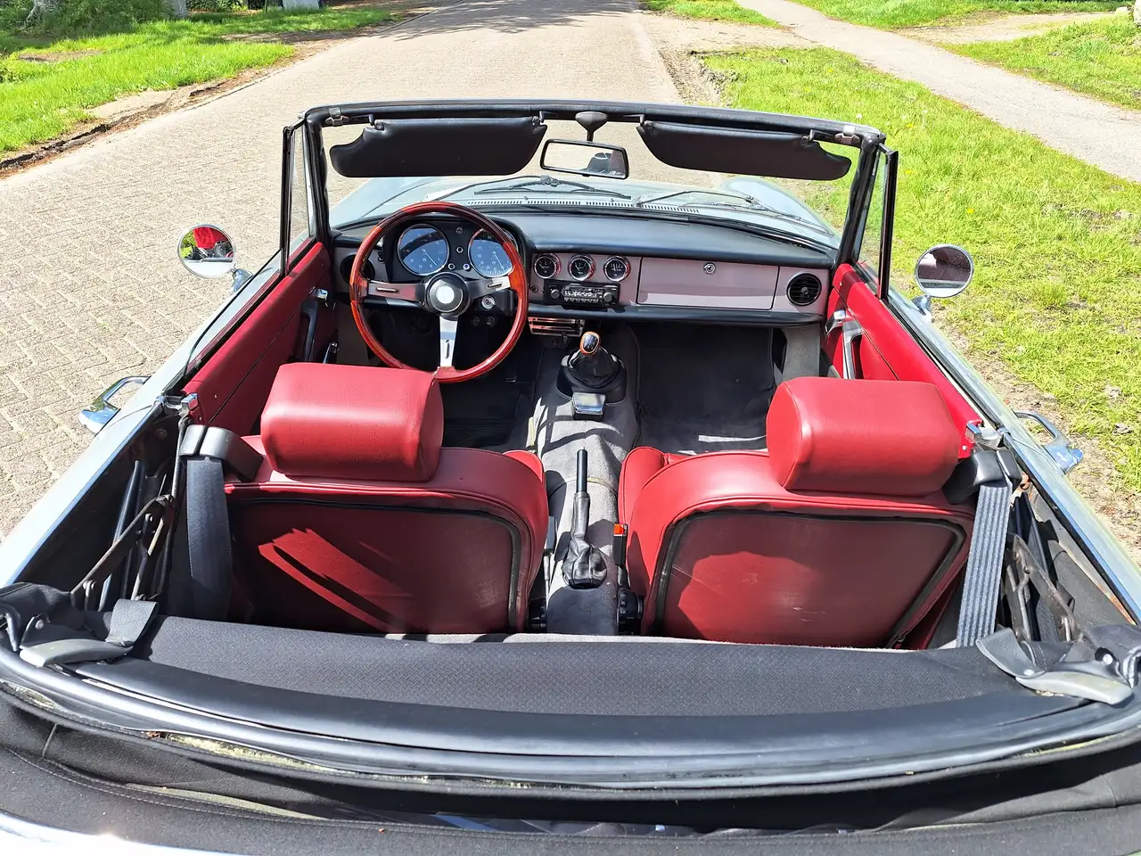 Alfa Romeo Spider 1600 coda tronca (1979) zilver/rood, gerestaureerd, foto 4