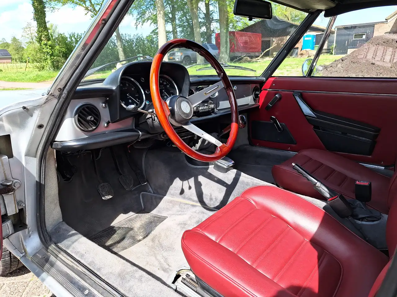 Alfa Romeo Spider 1600 coda tronca (1979) zilver/rood, gerestaureerd, foto 5
