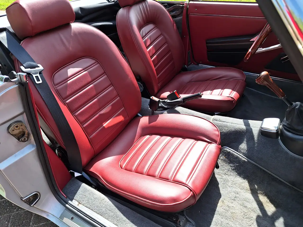 Alfa Romeo Spider 1600 coda tronca (1979) zilver/rood, gerestaureerd, foto 8