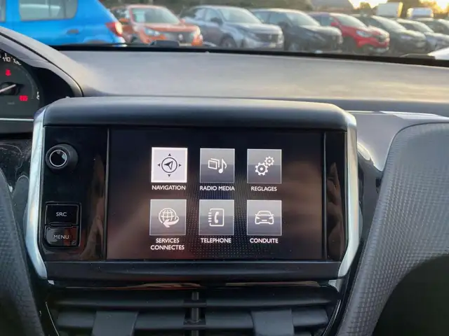 Peugeot 2008 view 11