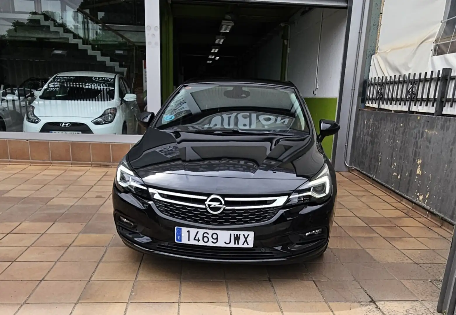 Opel Astra 1.6CDTi Excellence 110 Negro - 1