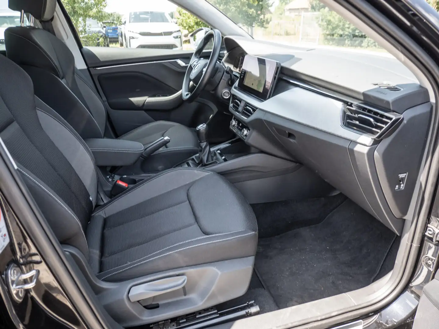 Skoda Scala 1.0 TSI Tour PDC SHZ KAMERA NAVI LED Schwarz - 2
