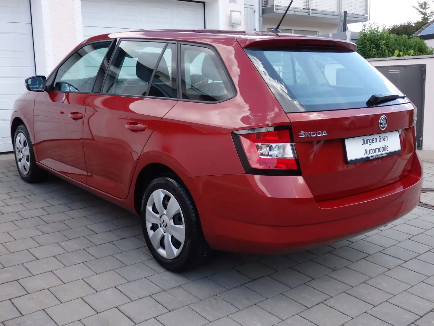 Skoda Fabia Kombi 1.2TSI Sitzhz Einparkh Klimaaut 1.Hd Red - 2