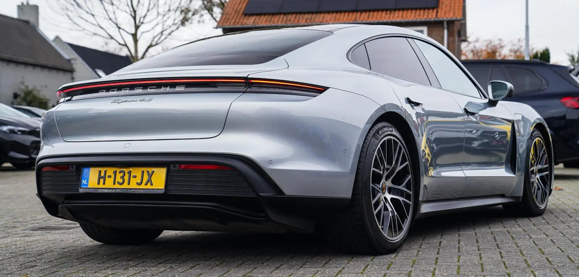 Porsche Taycan 4S 79 kWh | Panorama sunroof | 360 camera | Luchtv Grijs - 2