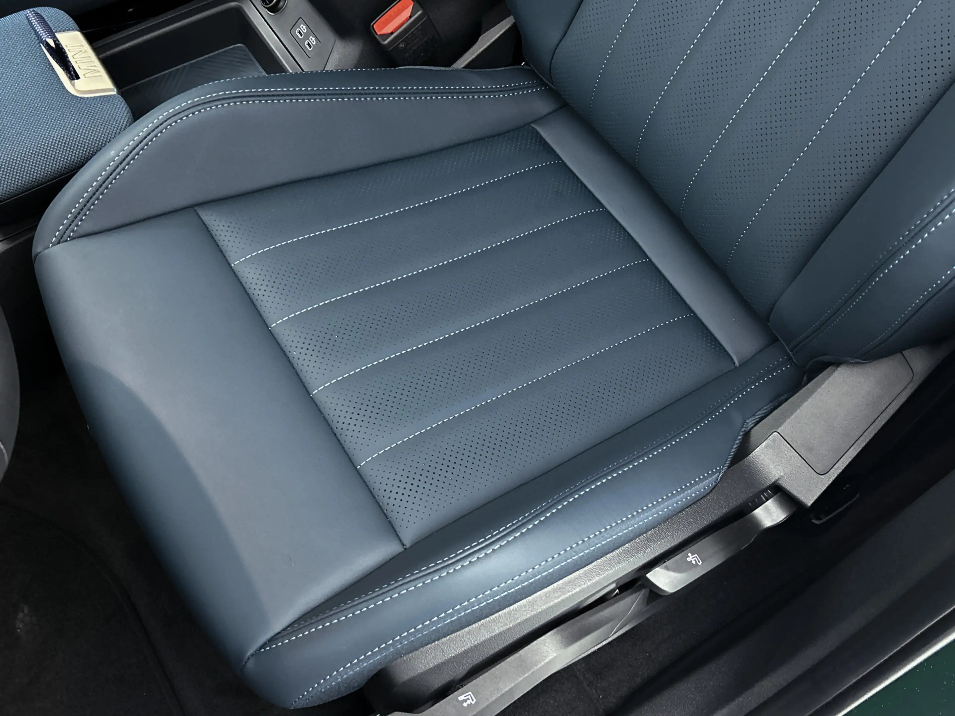 MINI Countryman E / Favoured / Pakket S / 18" Asteroid Spoke vibrant — photo 14