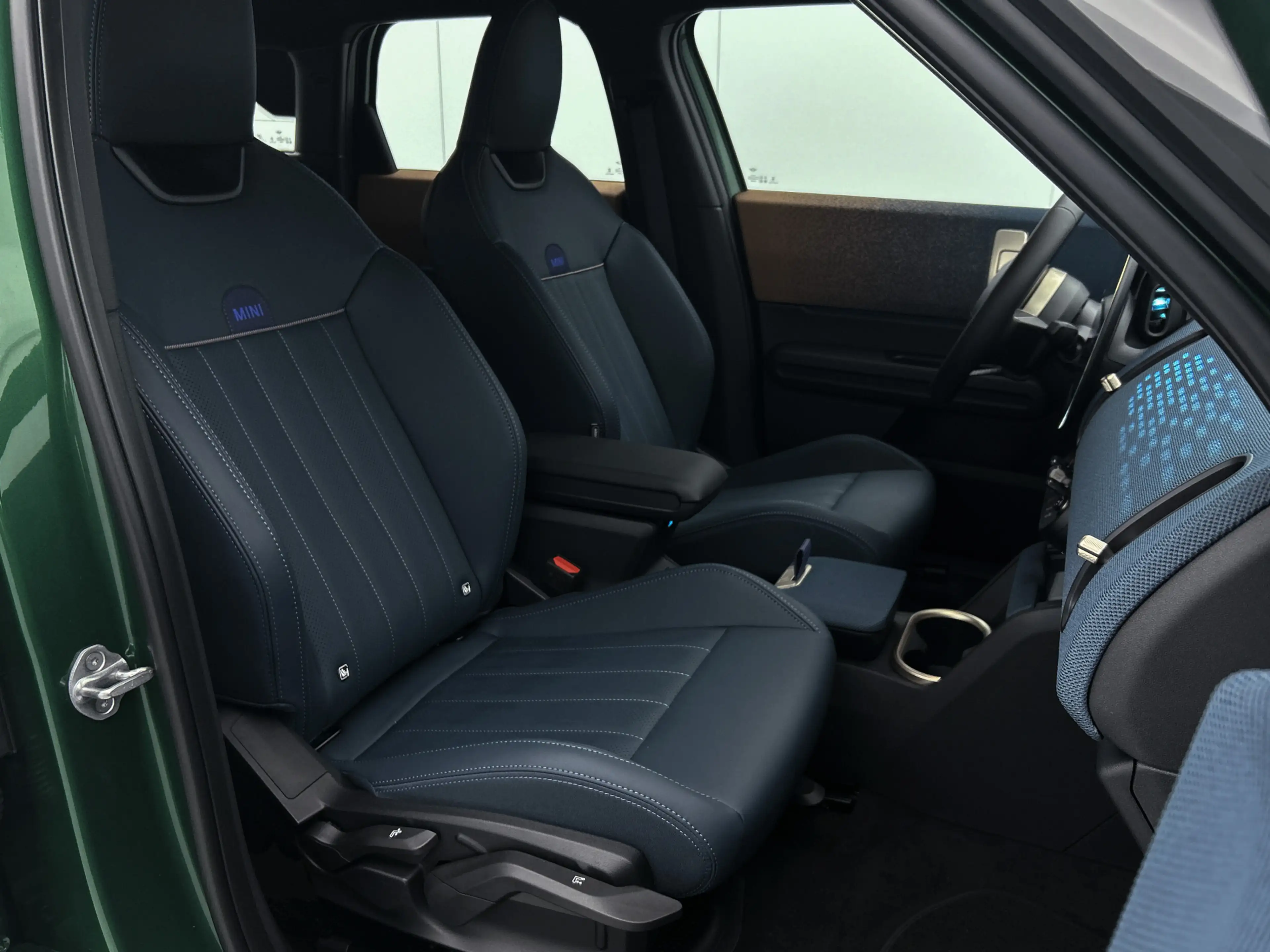 MINI Countryman E / Favoured / Pakket S / 18" Asteroid Spoke vibrant — photo 13
