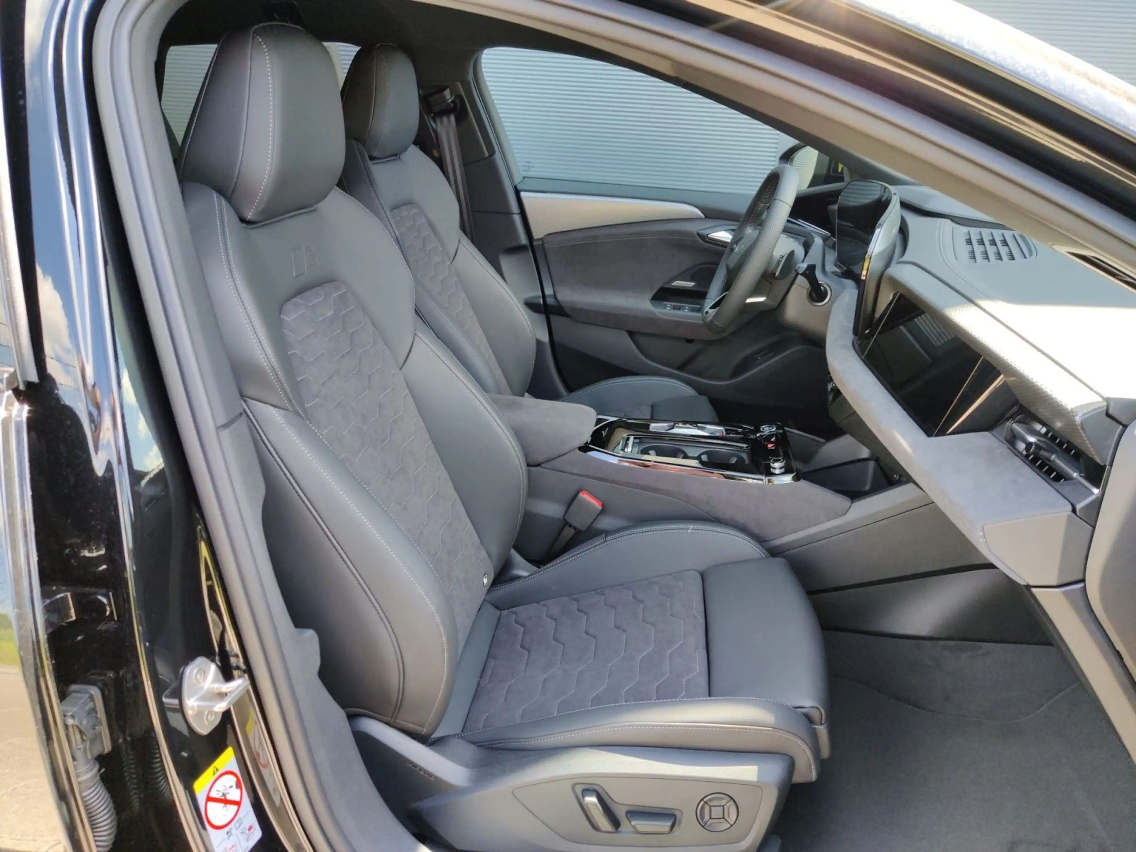 Audi A6 e-tron 210 kW — photo 15