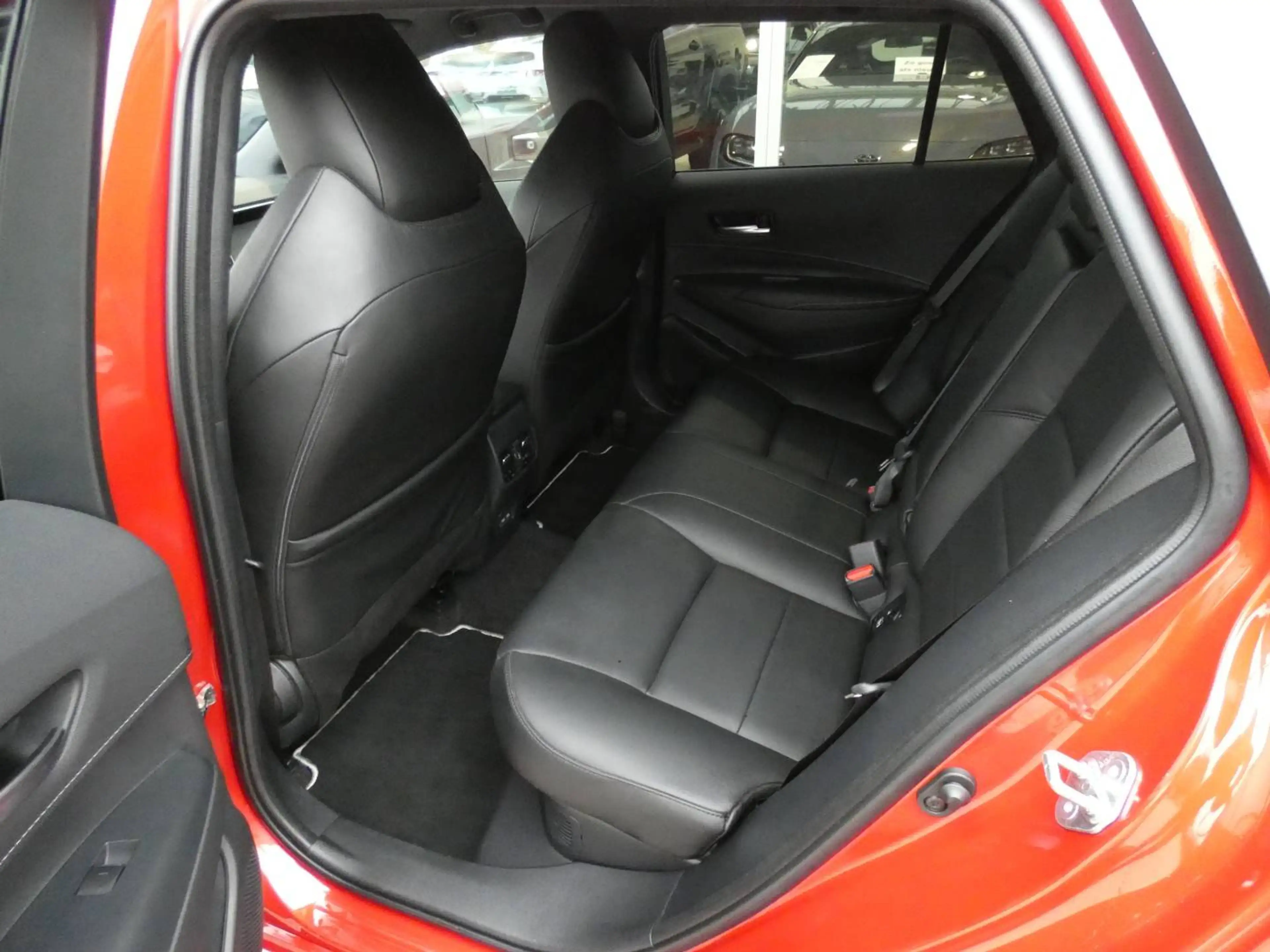 Toyota Corolla 2.0 Hybrid 196pk Premium +ZWART LEDER +Trekhaak +Sportzetels +Dodehoek +Elektrische koffer — photo 11