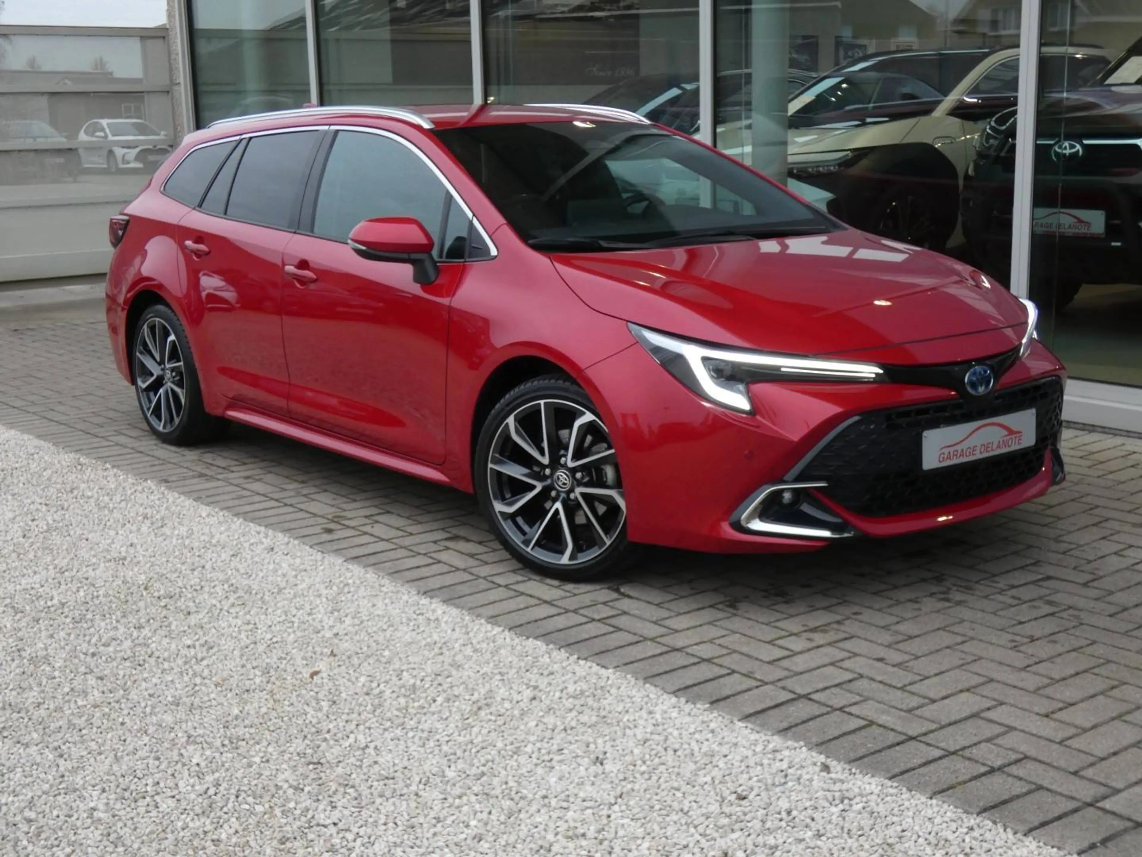 Toyota Corolla 2.0 Hybrid 196pk Premium +ZWART LEDER +Trekhaak +Sportzetels +Dodehoek +Elektrische koffer
