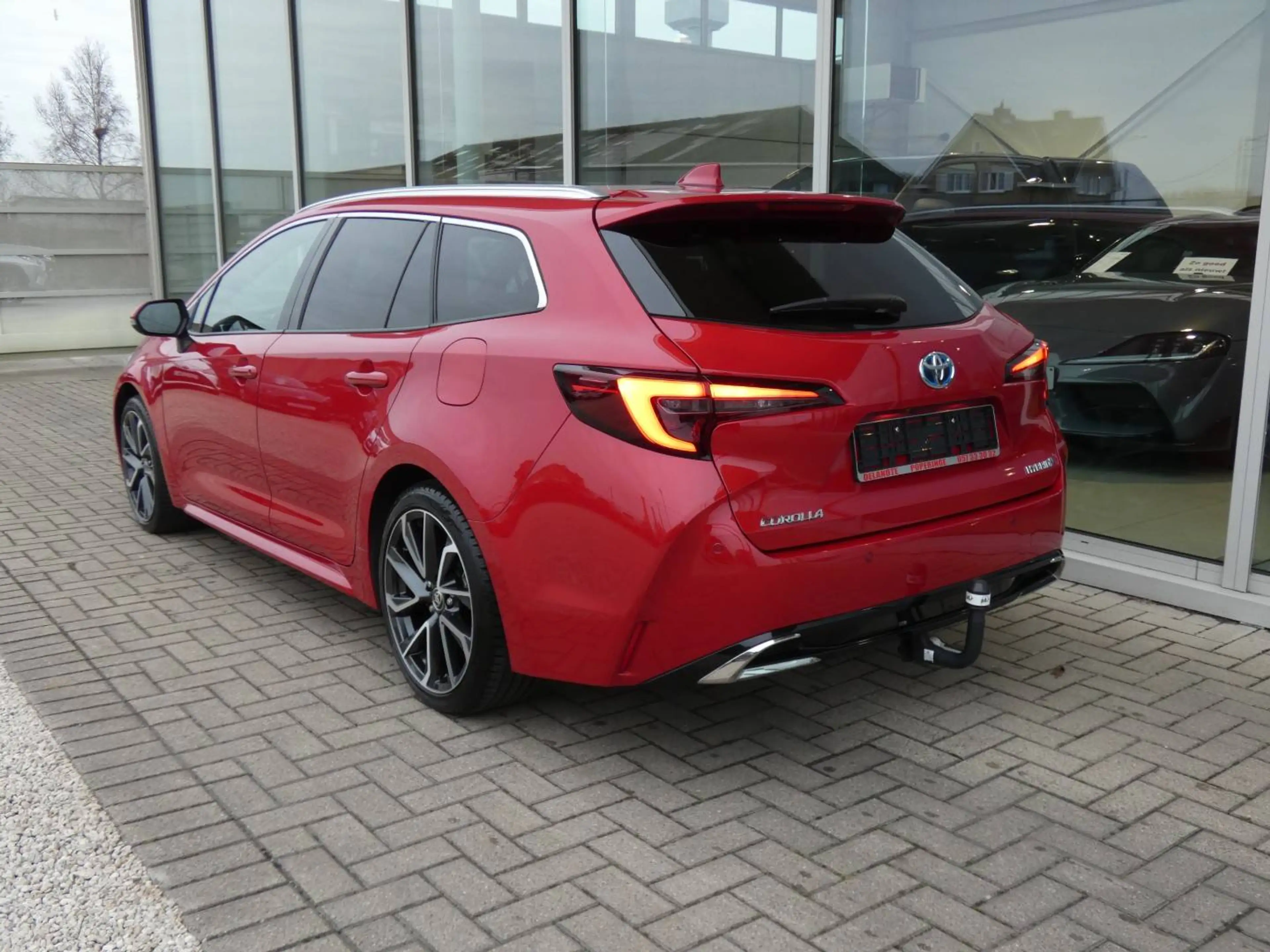 Toyota Corolla 2.0 Hybrid 196pk Premium +ZWART LEDER +Trekhaak +Sportzetels +Dodehoek +Elektrische koffer — photo 6