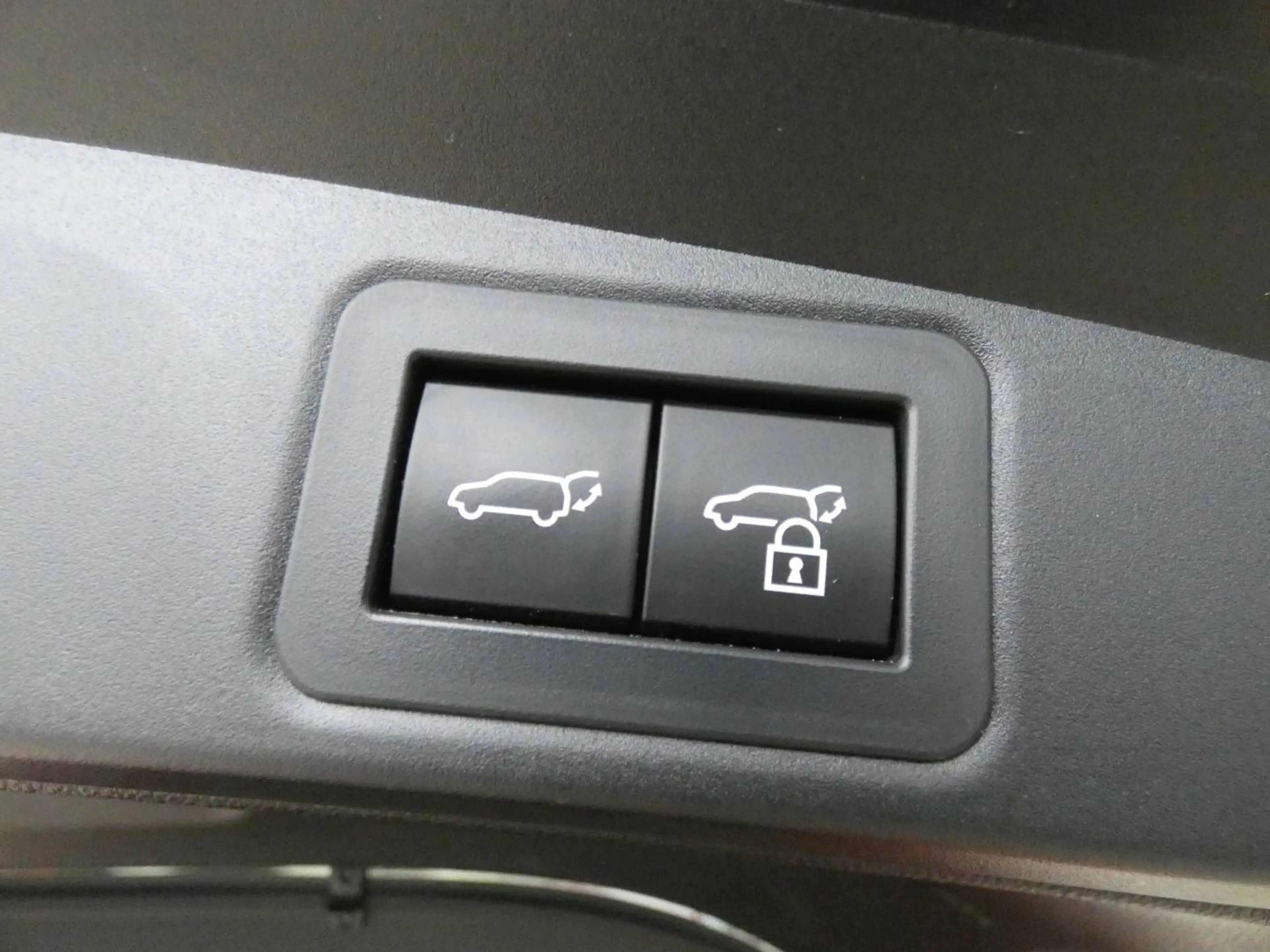 Toyota Corolla 2.0 Hybrid 196pk Premium +ZWART LEDER +Trekhaak +Sportzetels +Dodehoek +Elektrische koffer — photo 15