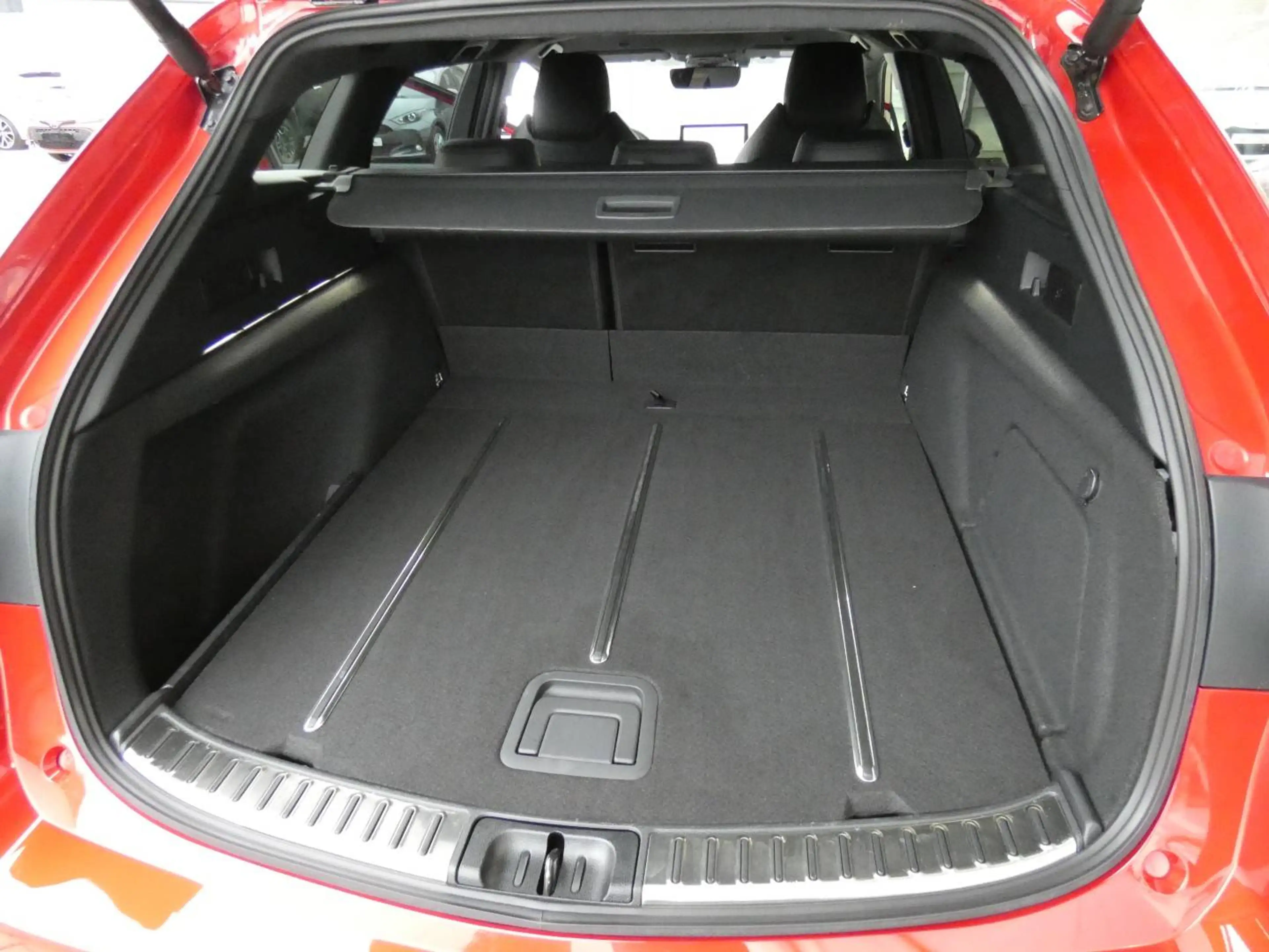 Toyota Corolla 2.0 Hybrid 196pk Premium +ZWART LEDER +Trekhaak +Sportzetels +Dodehoek +Elektrische koffer — photo 14