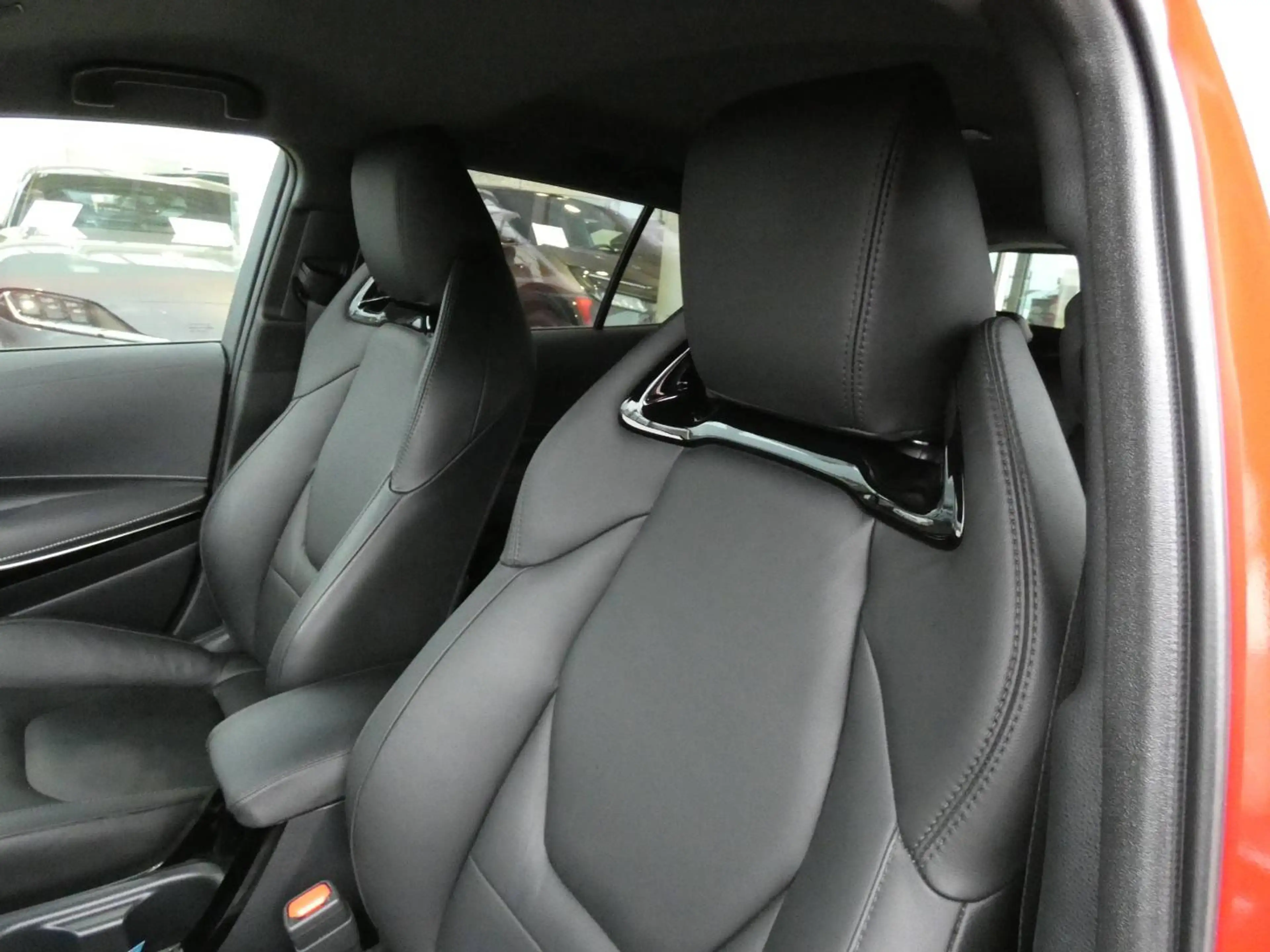 Toyota Corolla 2.0 Hybrid 196pk Premium +ZWART LEDER +Trekhaak +Sportzetels +Dodehoek +Elektrische koffer — photo 8