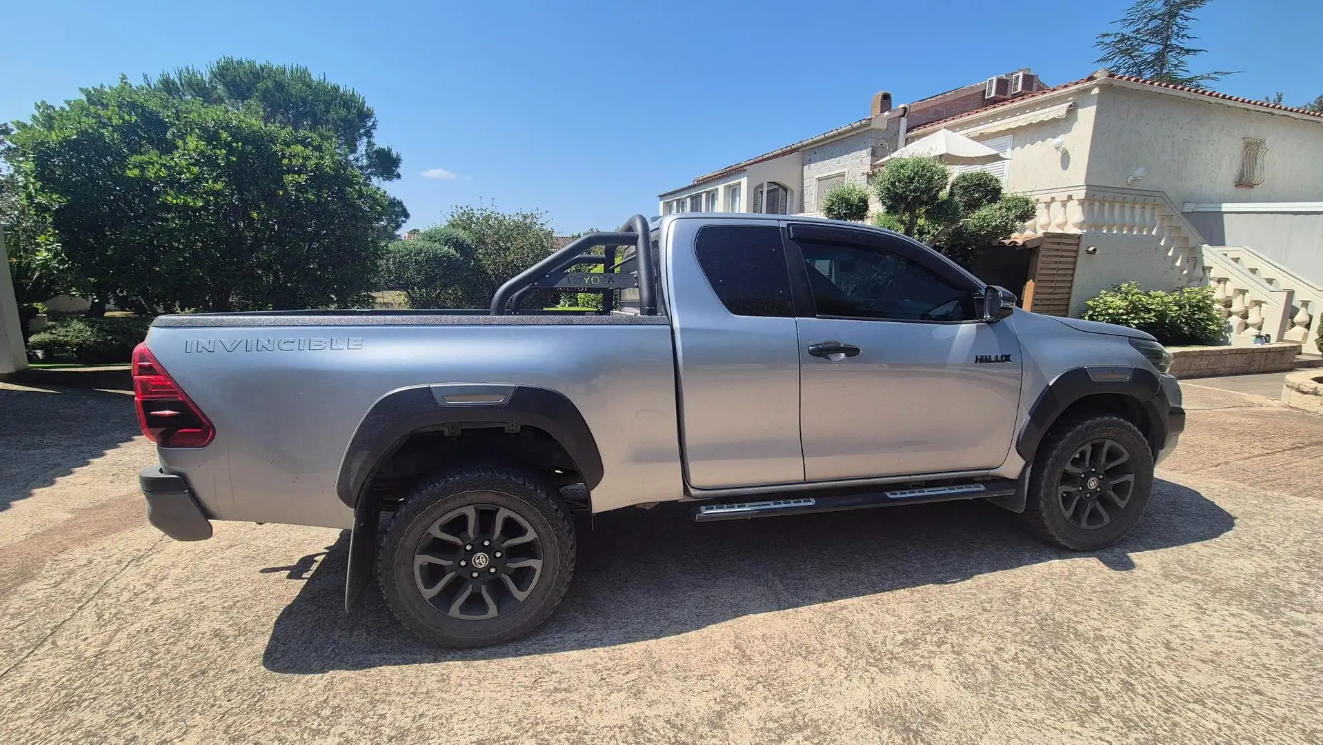 Toyota Hilux HILUX XCAB 4WD 2.8L 204ch BVA INVINCIBLE Gris - 1