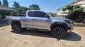 Toyota Hilux HILUX XCAB 4WD 2.8L 204ch BVA INVINCIBLE Gris - thumbnail 4