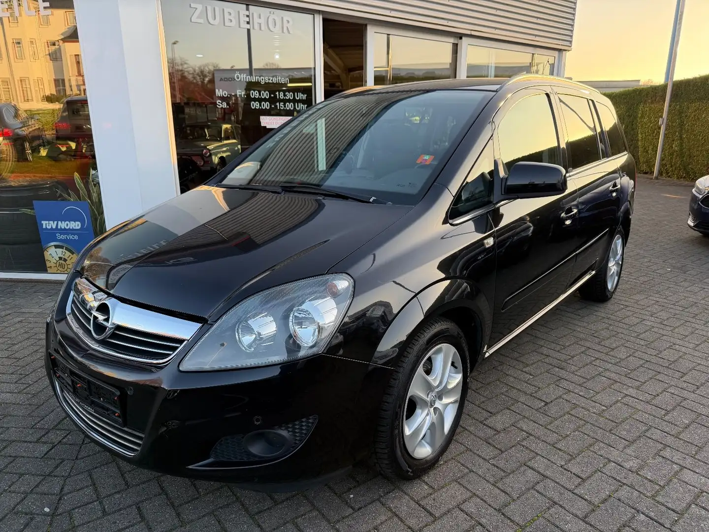 Opel Zafira B Design Edition 7 Sitzer Schwarz - 1