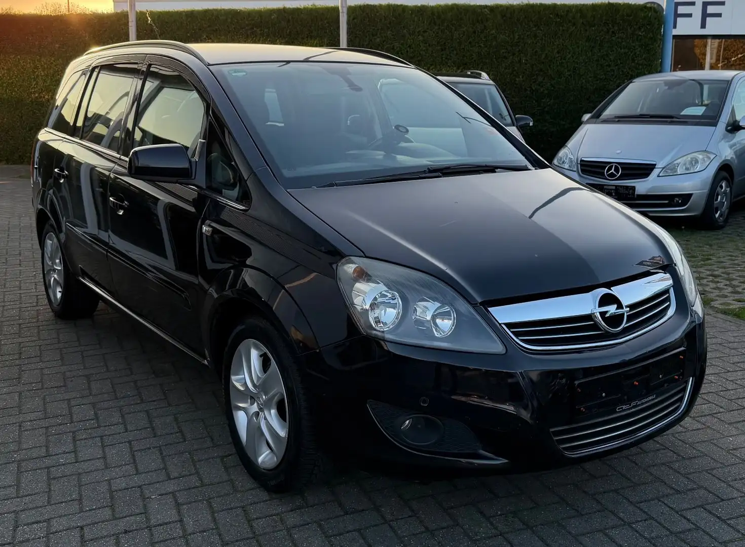 Opel Zafira B Design Edition 7 Sitzer Schwarz - 2