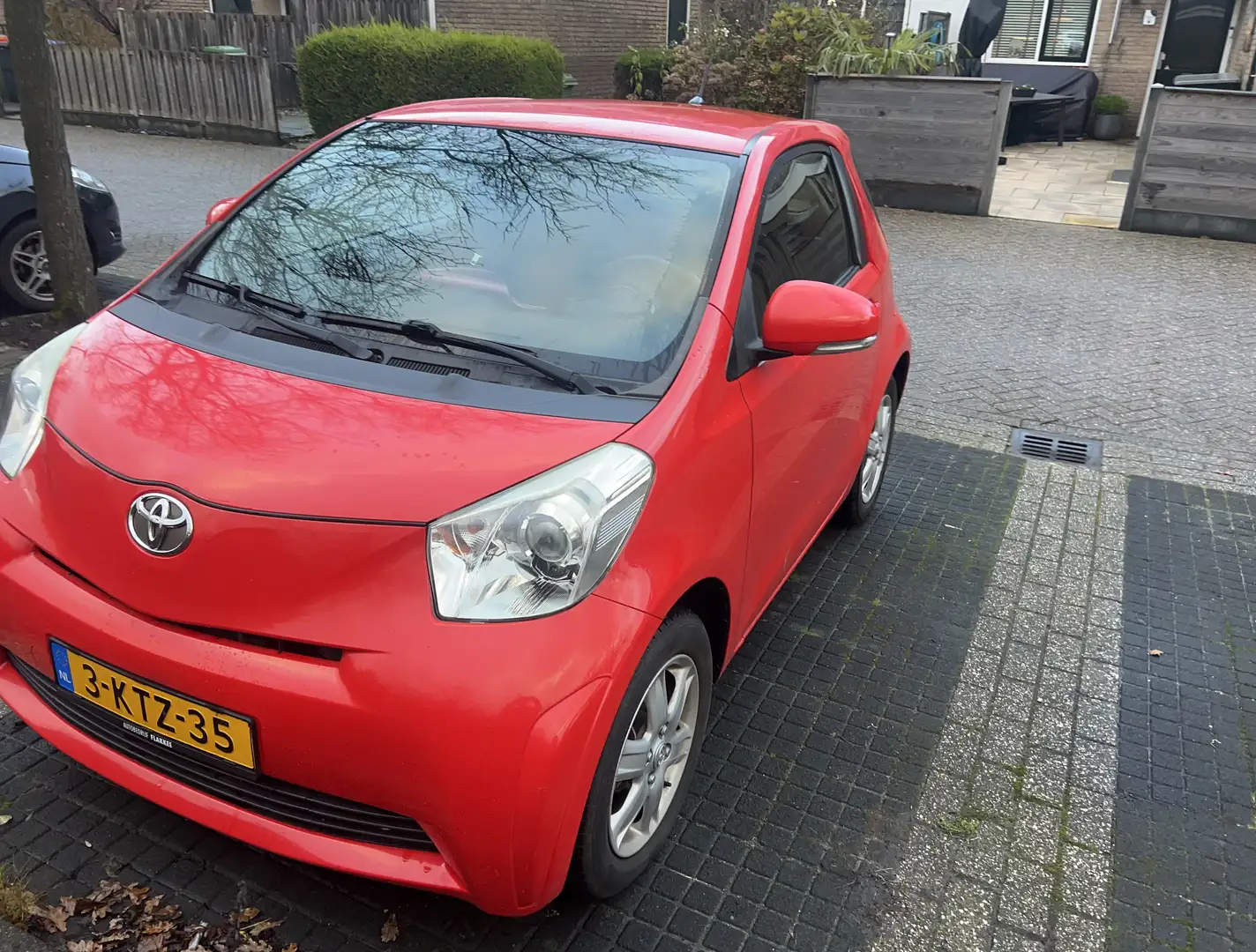Toyota iQ 1.0 VVTi Comfort automaat Bruin - 1
