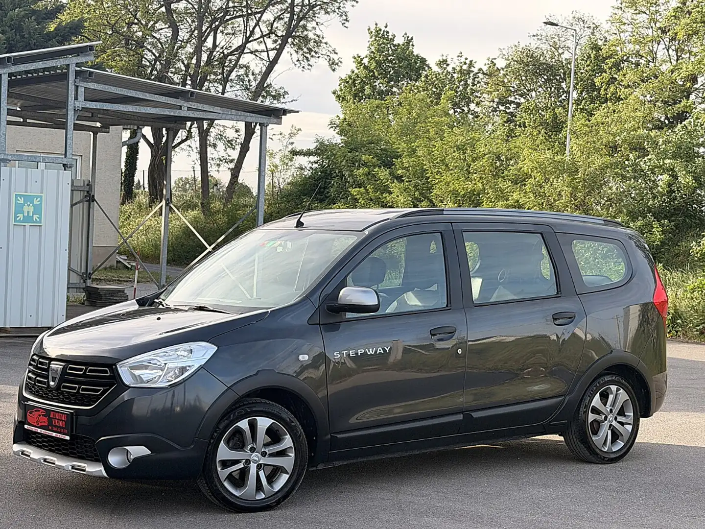 Dacia Lodgy Stepway Sensation TCe 115 S&S*GARANTIE,PICKERL ... Grau - 1
