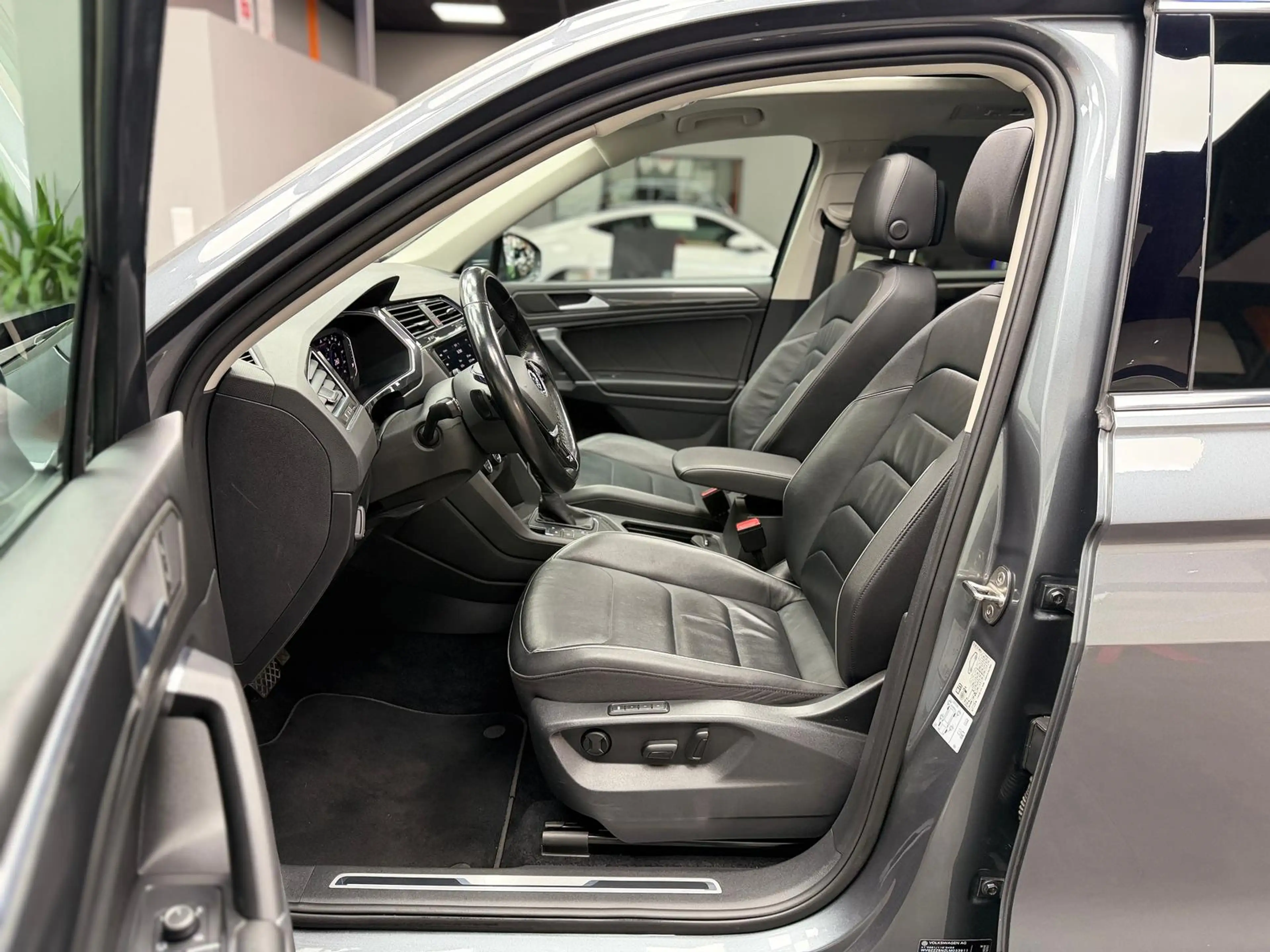 Volkswagen Tiguan Allspace R-Line 2.0TDI|PANO|VIRT|360°|ACC — photo 12
