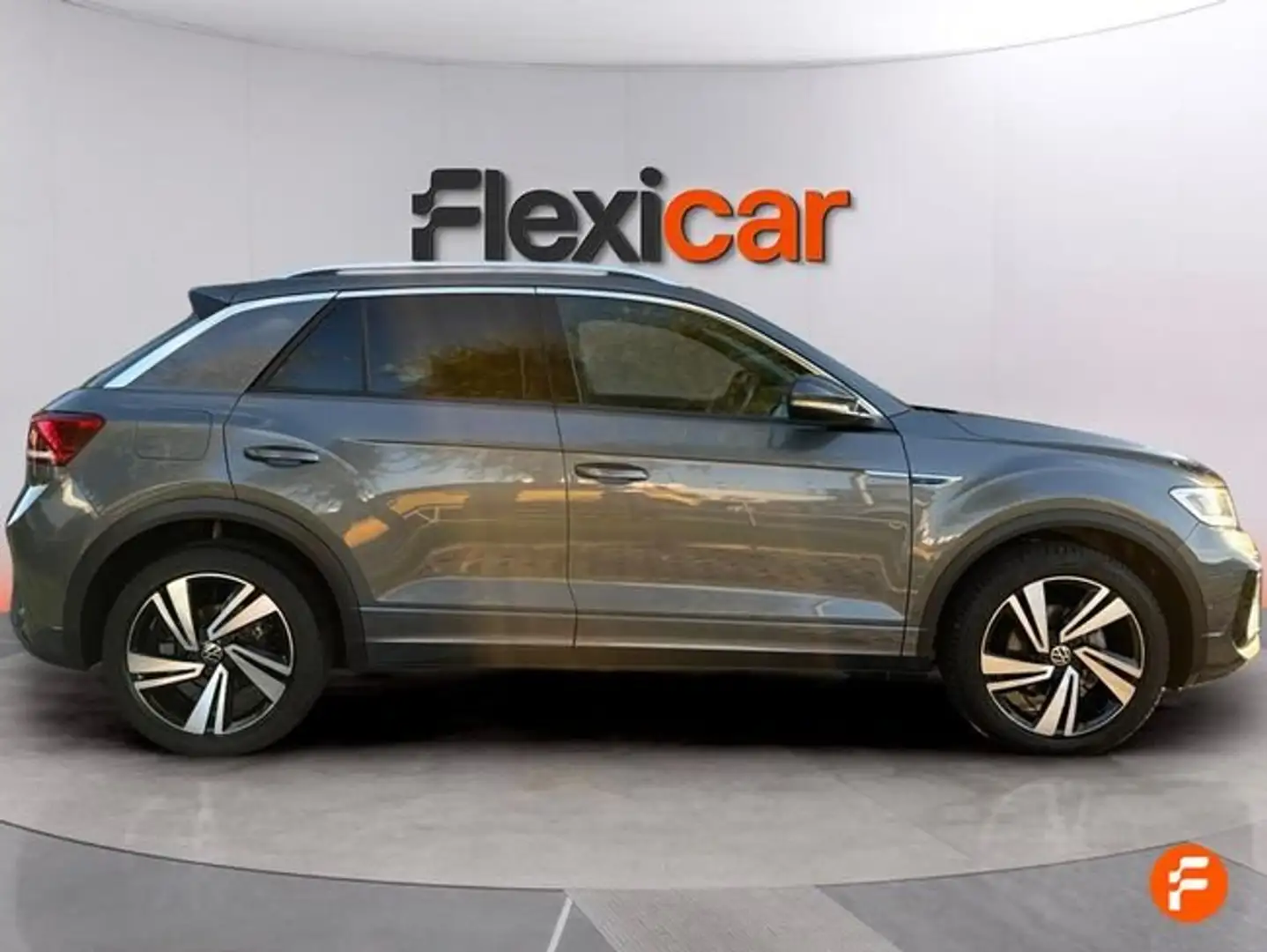 Volkswagen T-Roc 1.5 TSI R-Line kW DSG7 110KW Gris - 2