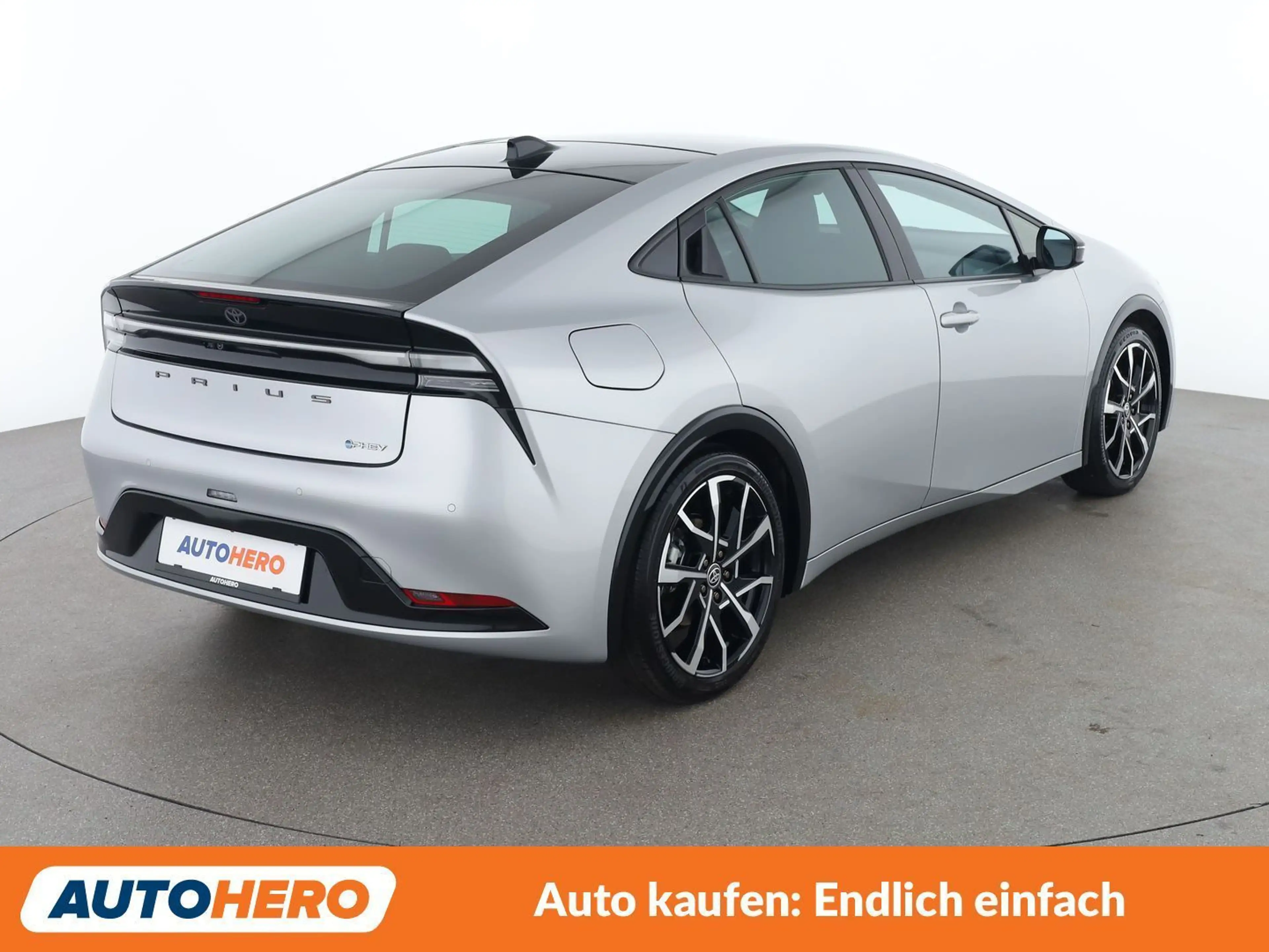Toyota Prius 2.0 Plug-in Hybrid Executive — photo 6