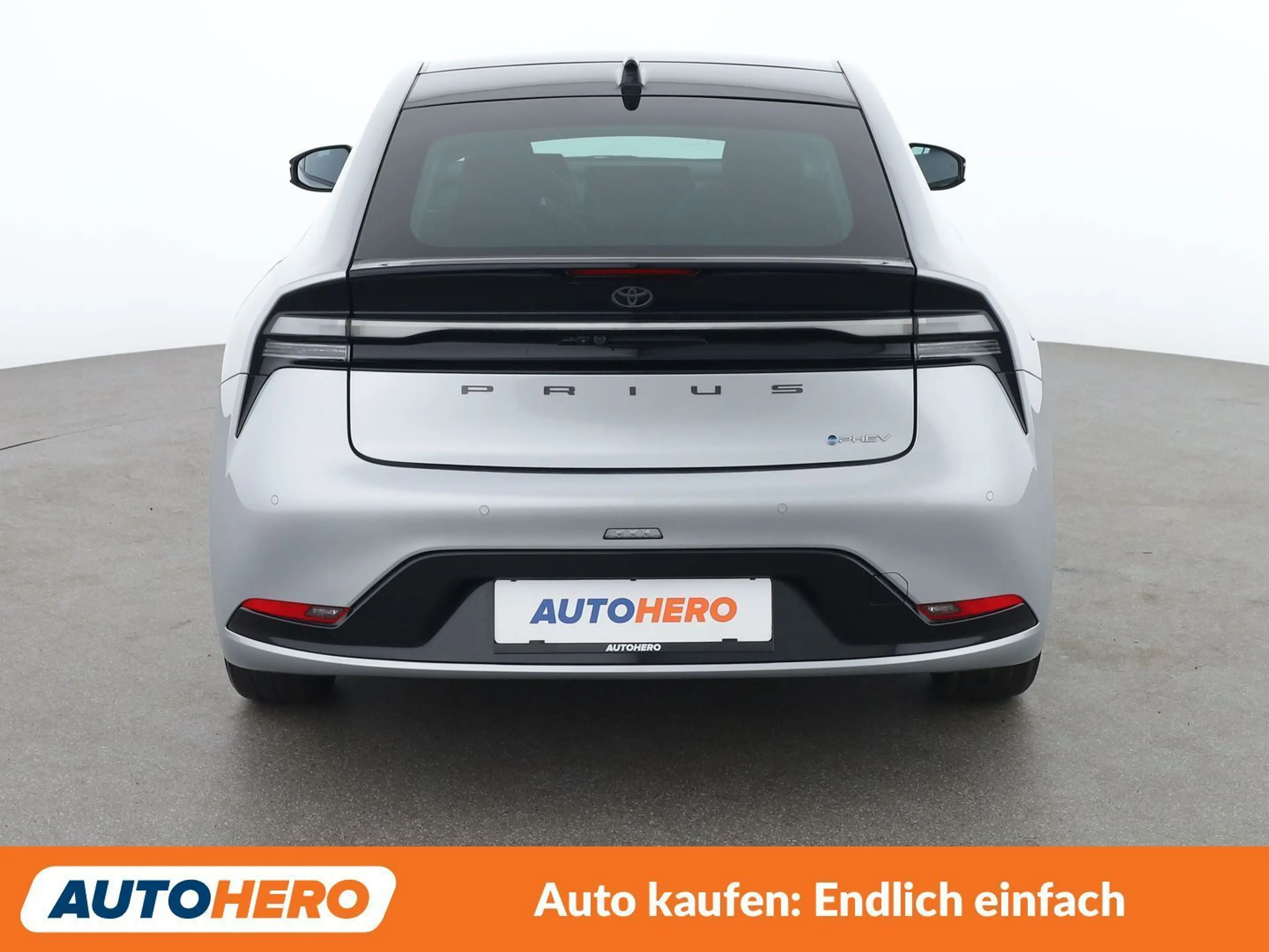 Toyota Prius 2.0 Plug-in Hybrid Executive — photo 5