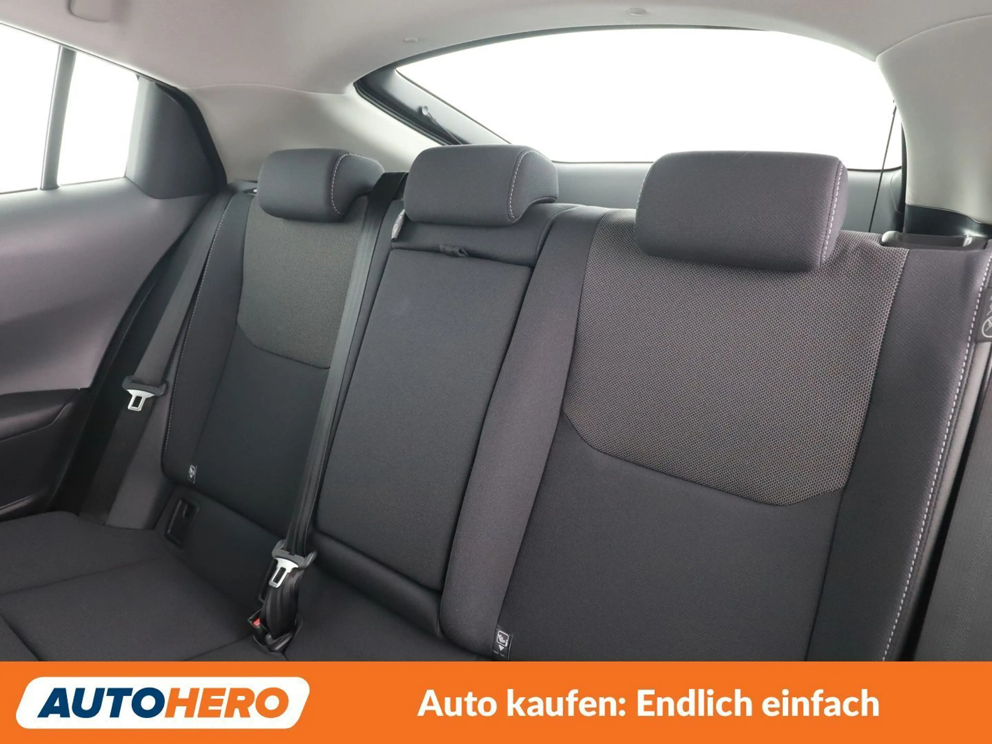 Toyota Prius 2.0 Plug-in Hybrid Executive — photo 14