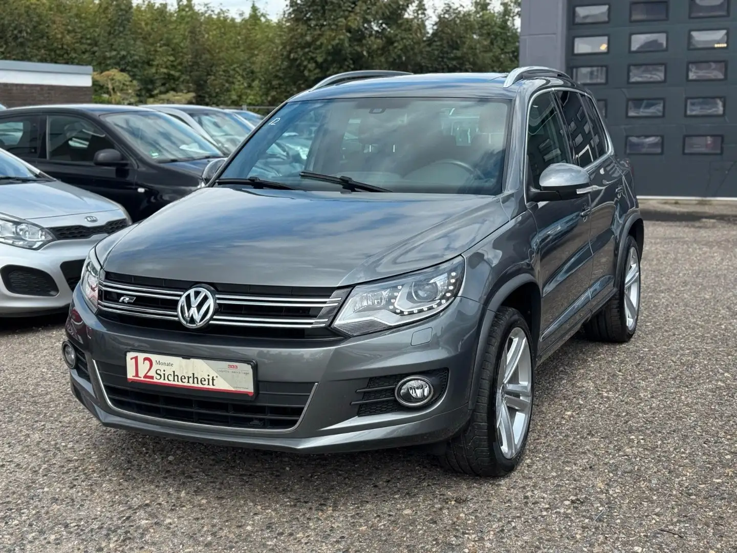 Volkswagen Tiguan Sport & Style BMT R-Line Grau - 2