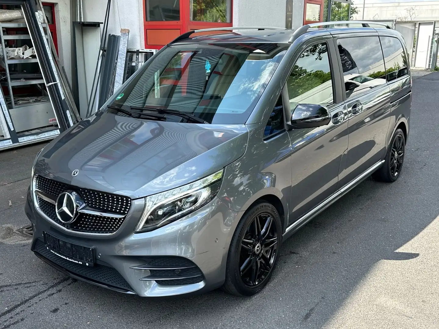 Mercedes-Benz V 300 / d AVANTGARDE EDIT ~AMG~LINE~MBUX Gris - 2