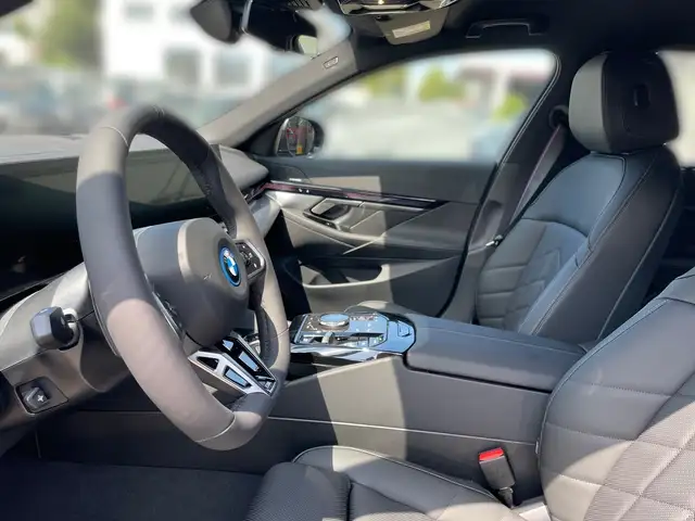 BMW I5 view 7