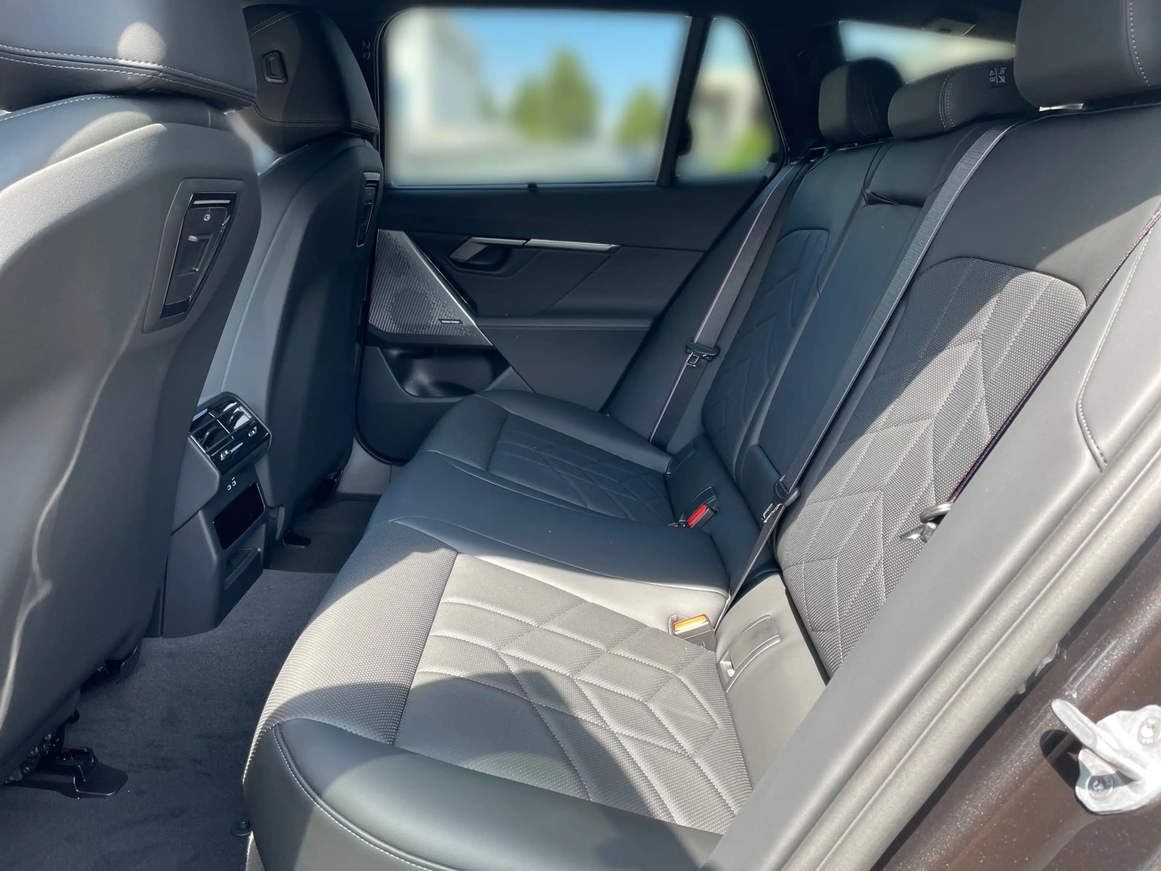 BMW i5 xDrive40 Touring, M Sport Pro, SUMMER SALE % — photo 10