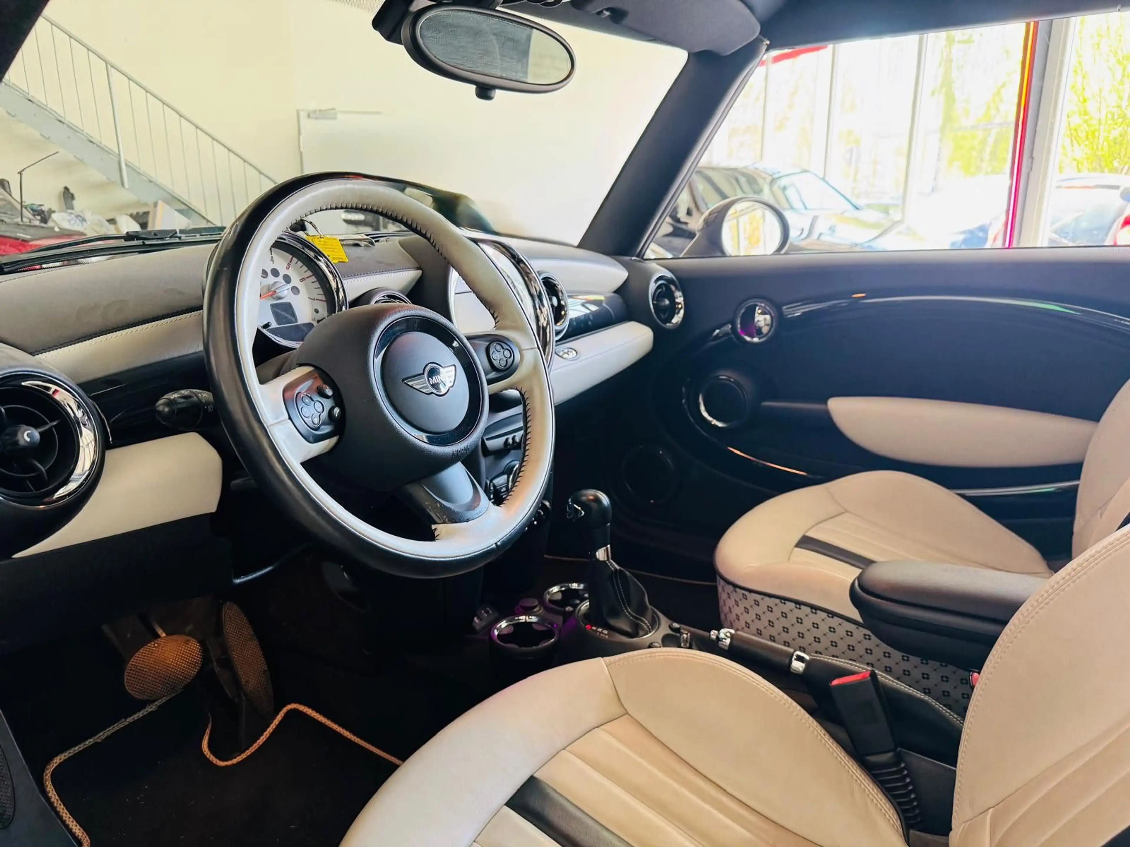 MINI Cooper D COOPER D Cabrio -Automatik -Leder — photo 5