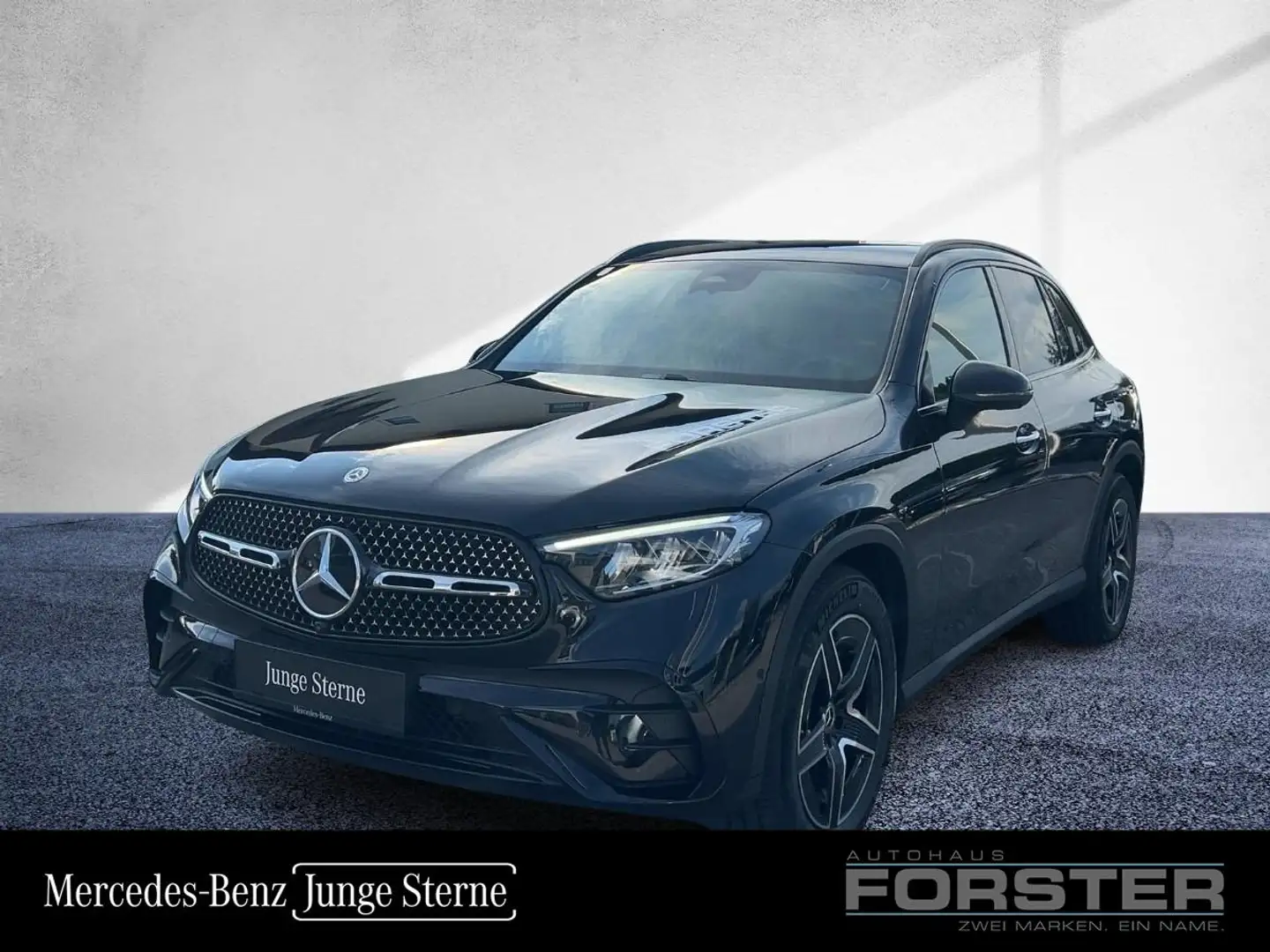 Mercedes-Benz GLC 220 d 4MATIC AMG Line KeyGo PTS Shz LED Navi Schwarz - 1