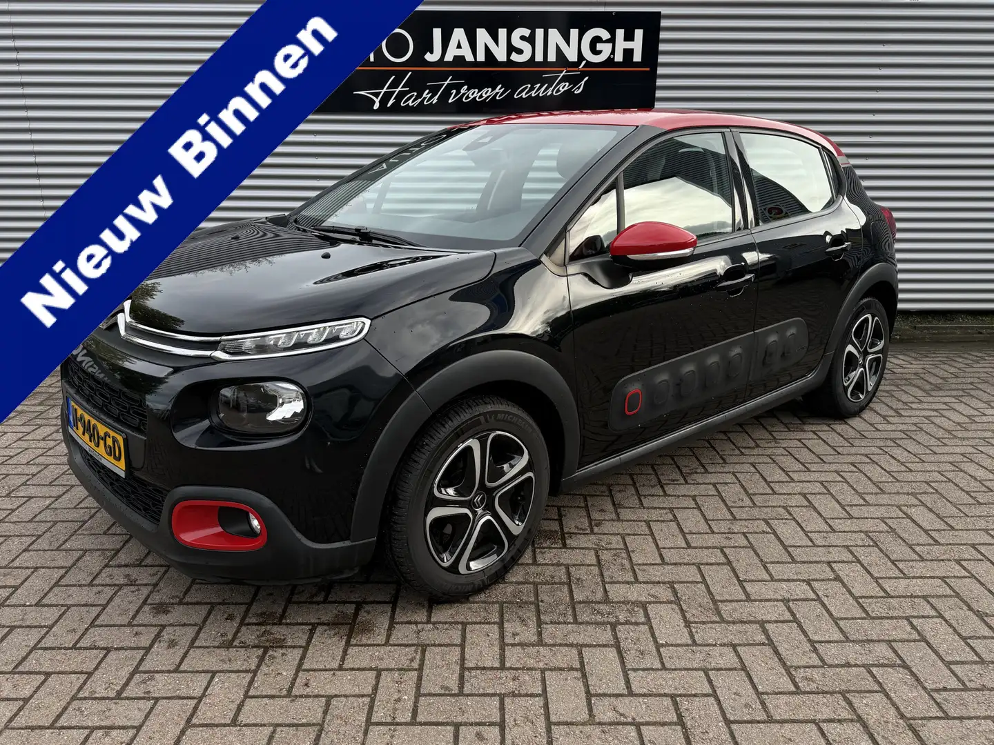 Citroen C3 1.2 PureTech Feel met slechts 43.505km!! | PDC | A Zwart - 1