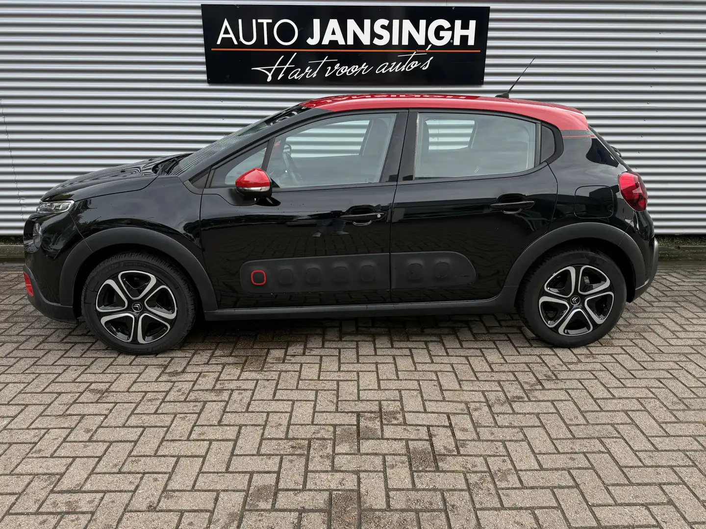 Citroen C3 1.2 PureTech Feel met slechts 43.505km!! | PDC | A Zwart - 2